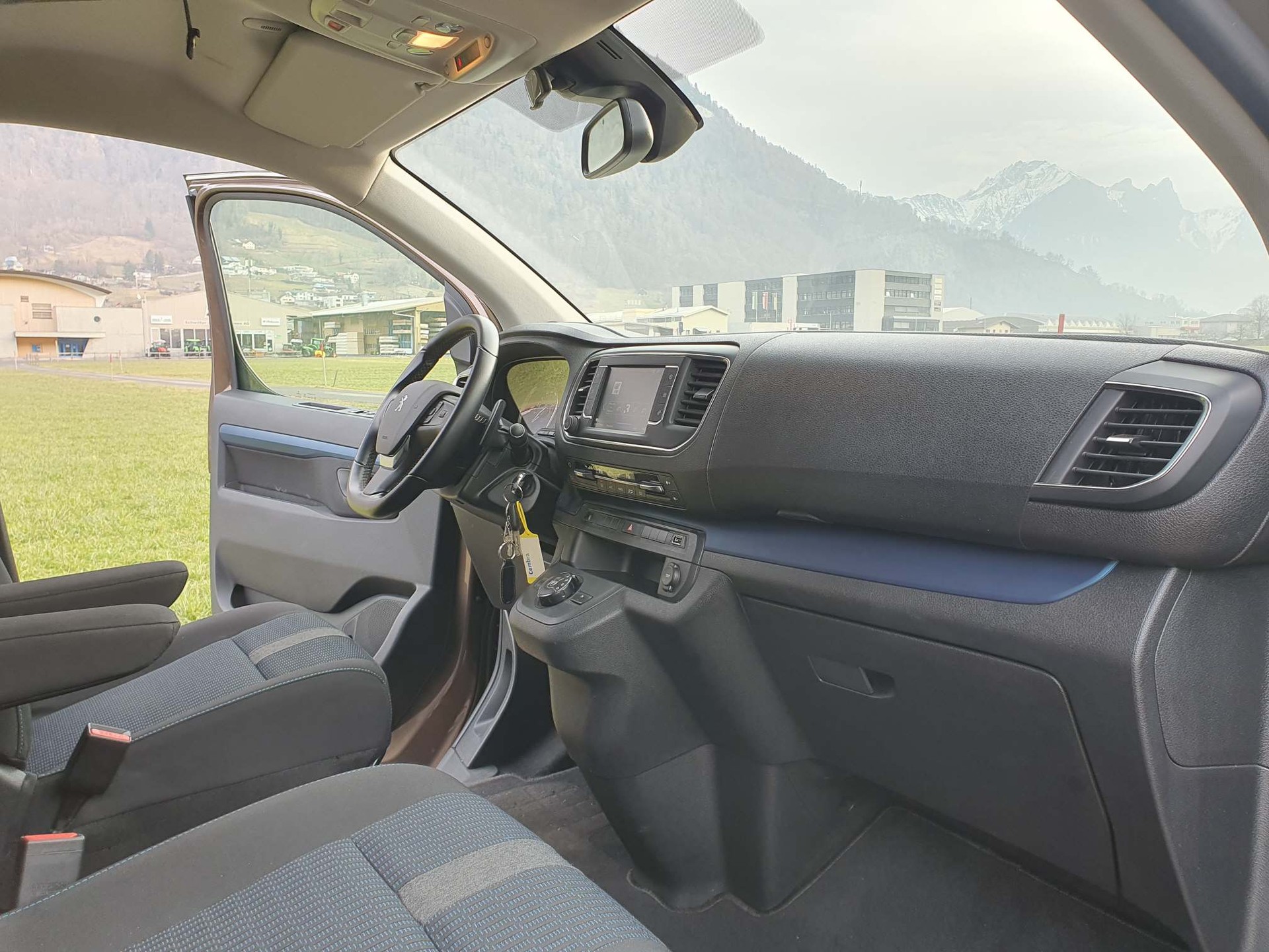PEUGEOT Boxer Bravia Swan 495 140 PS EAT-image-11