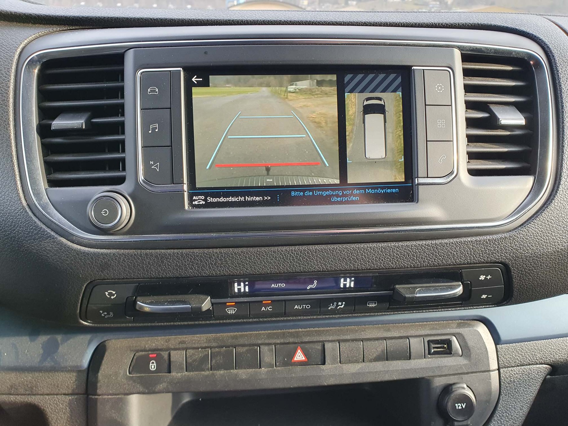 PEUGEOT Boxer Bravia Swan 495 140 PS EAT-image-15