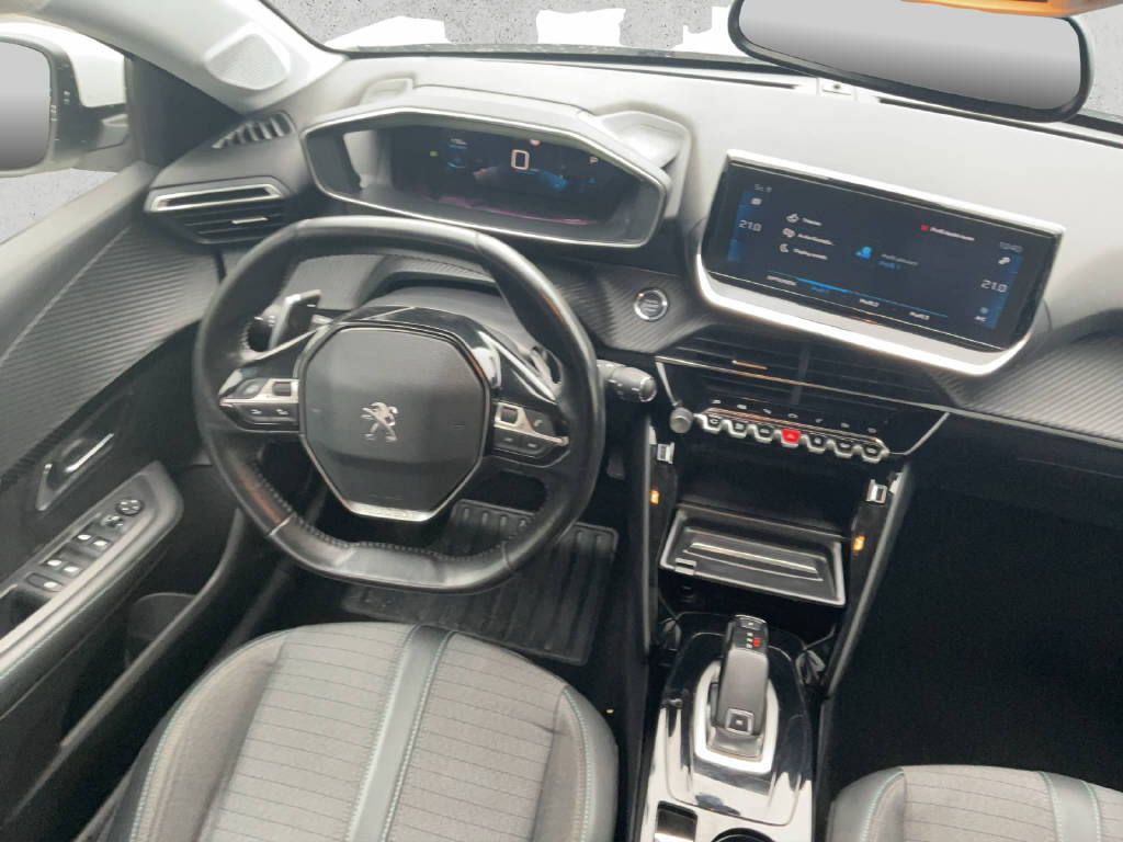 PEUGEOT 208 1.2 PureTech 100 Allure-image-10