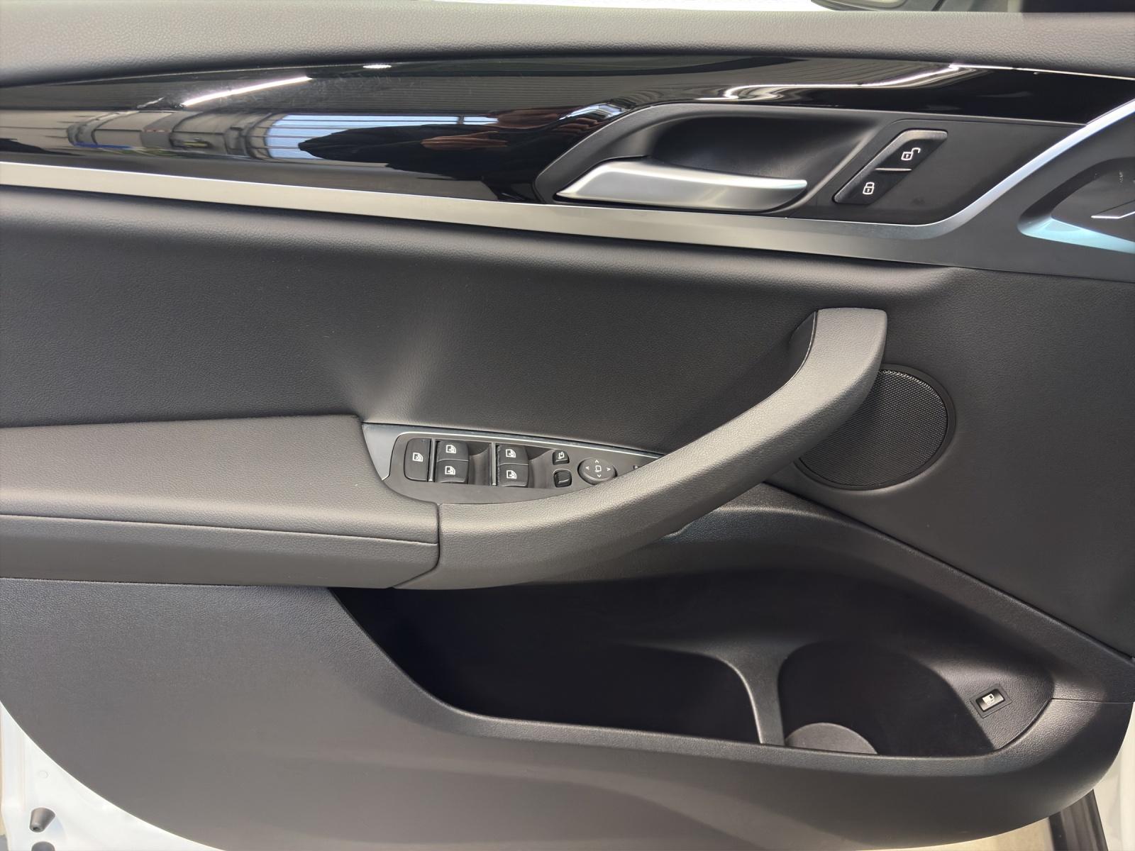 BMW X3 30e xDrive SAG-image-16