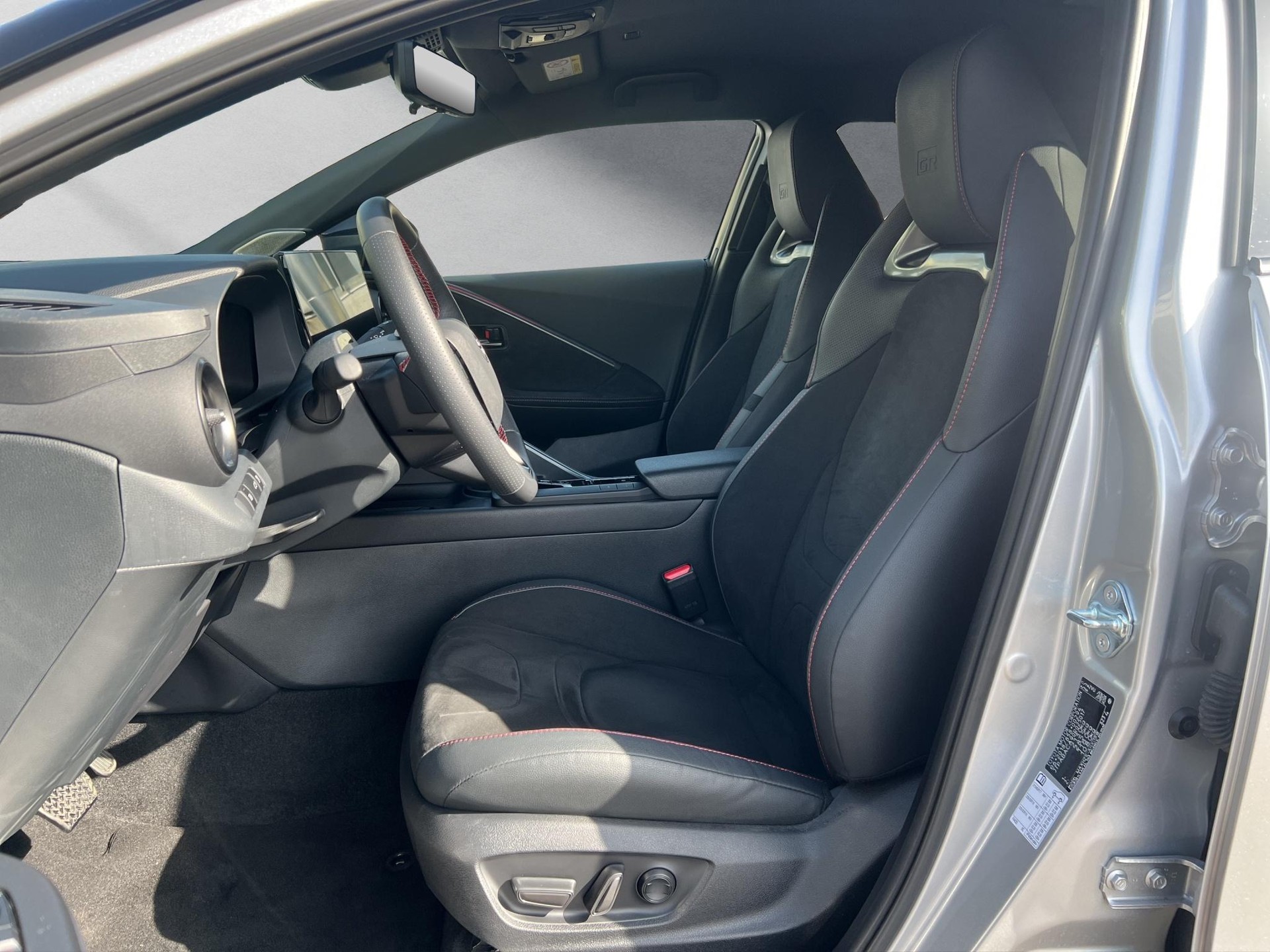 TOYOTA C-HR 2.0 PHEV GR Sport-image-8