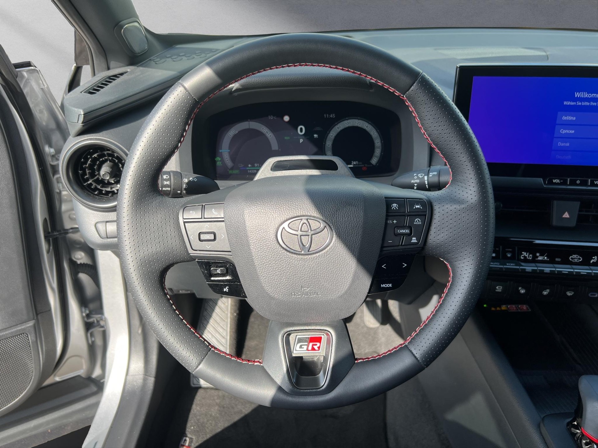 TOYOTA C-HR 2.0 PHEV GR Sport-image-4