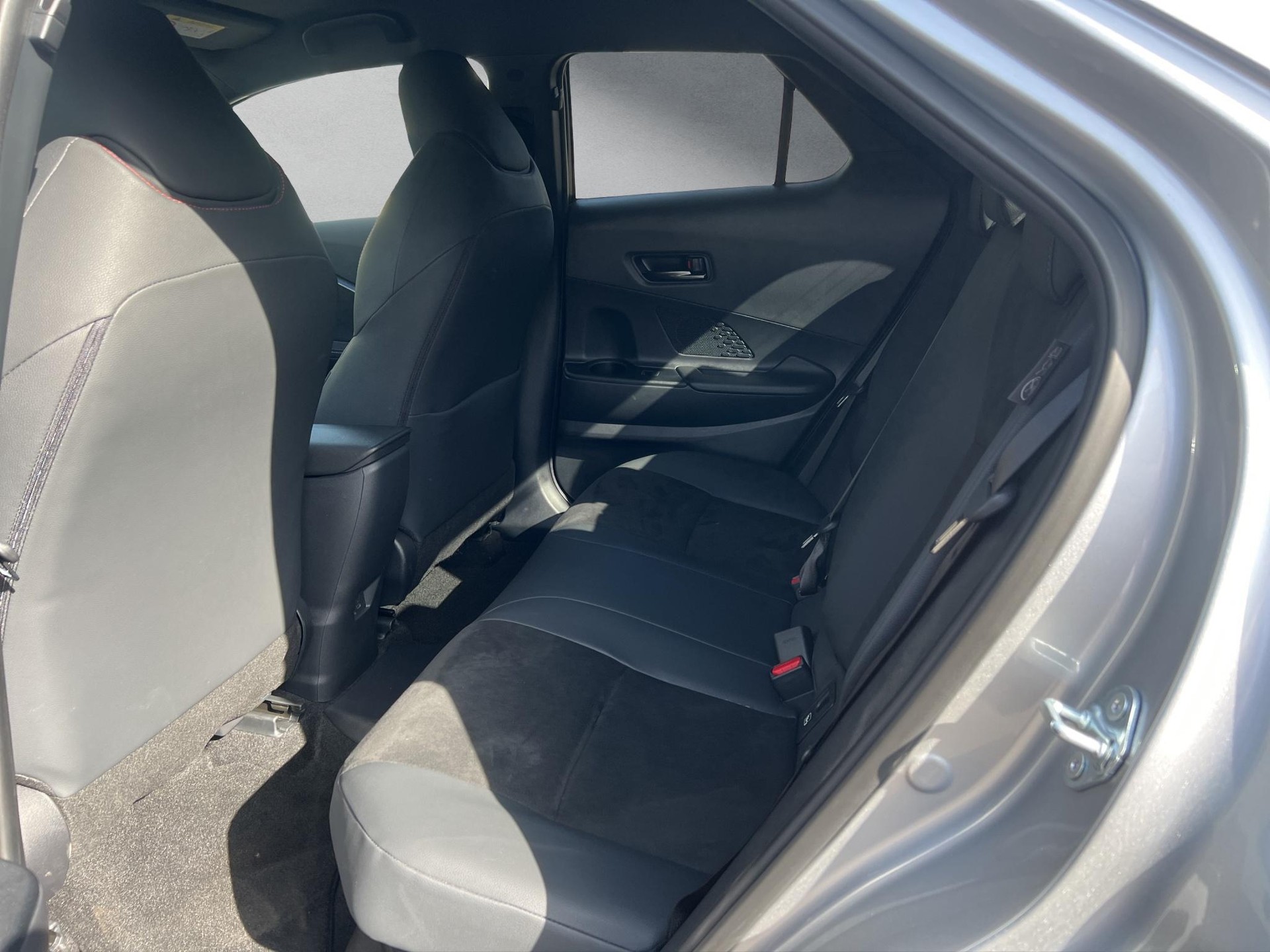 TOYOTA C-HR 2.0 PHEV GR Sport-image-9