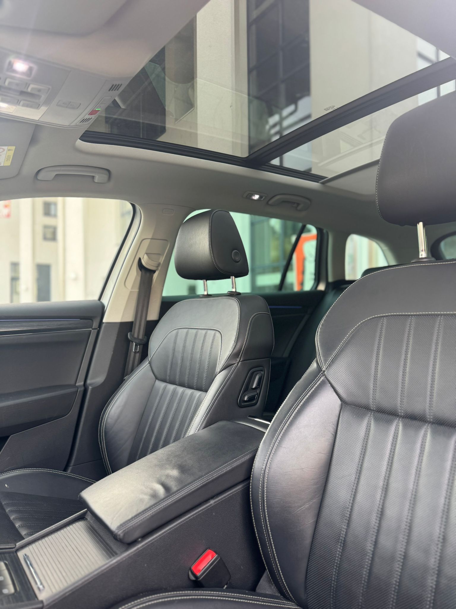 SKODA Superb Combi 2.0 TDi Style DSG-image-12