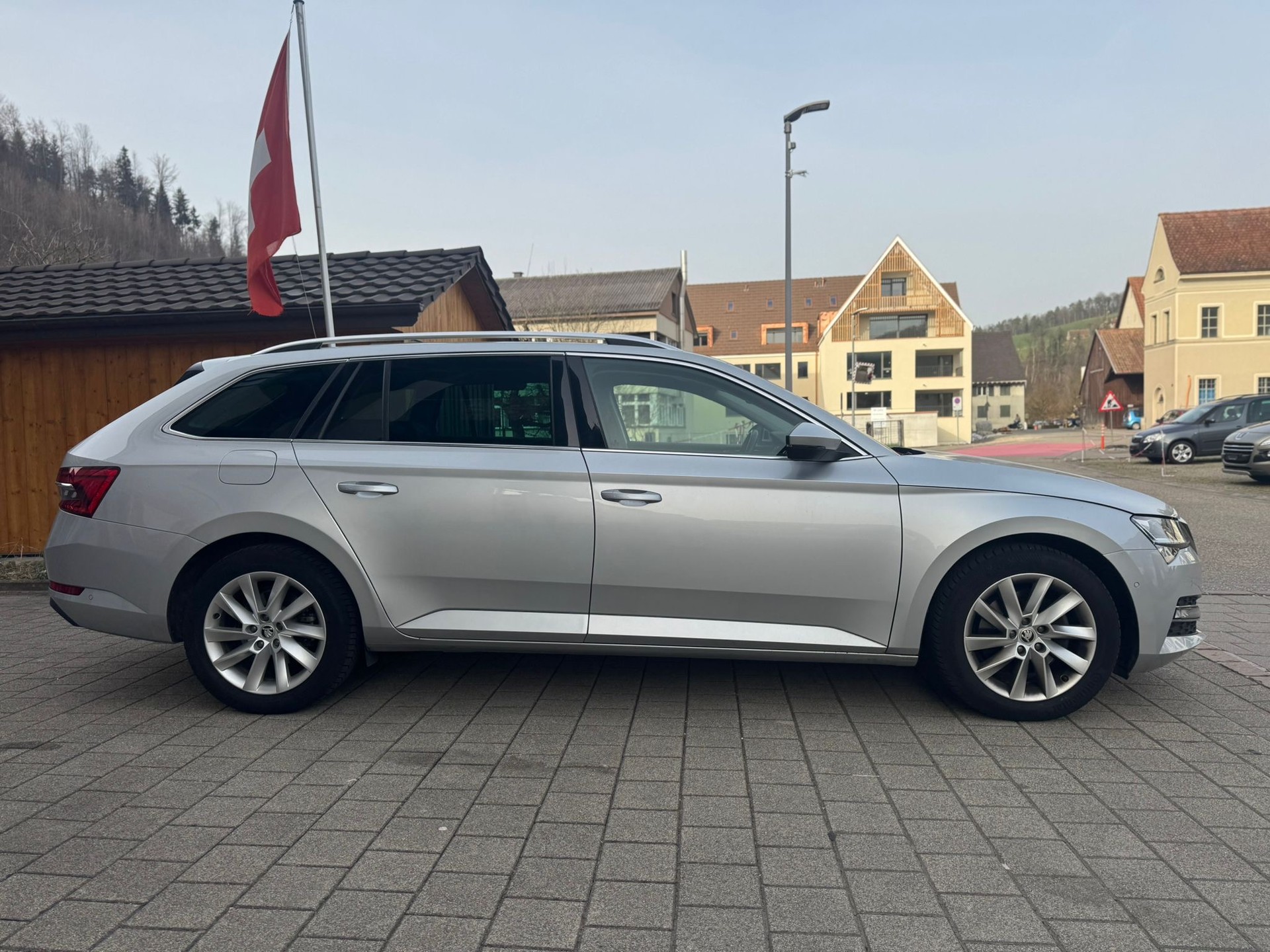 SKODA Superb Combi 2.0 TDi Style DSG-image-5