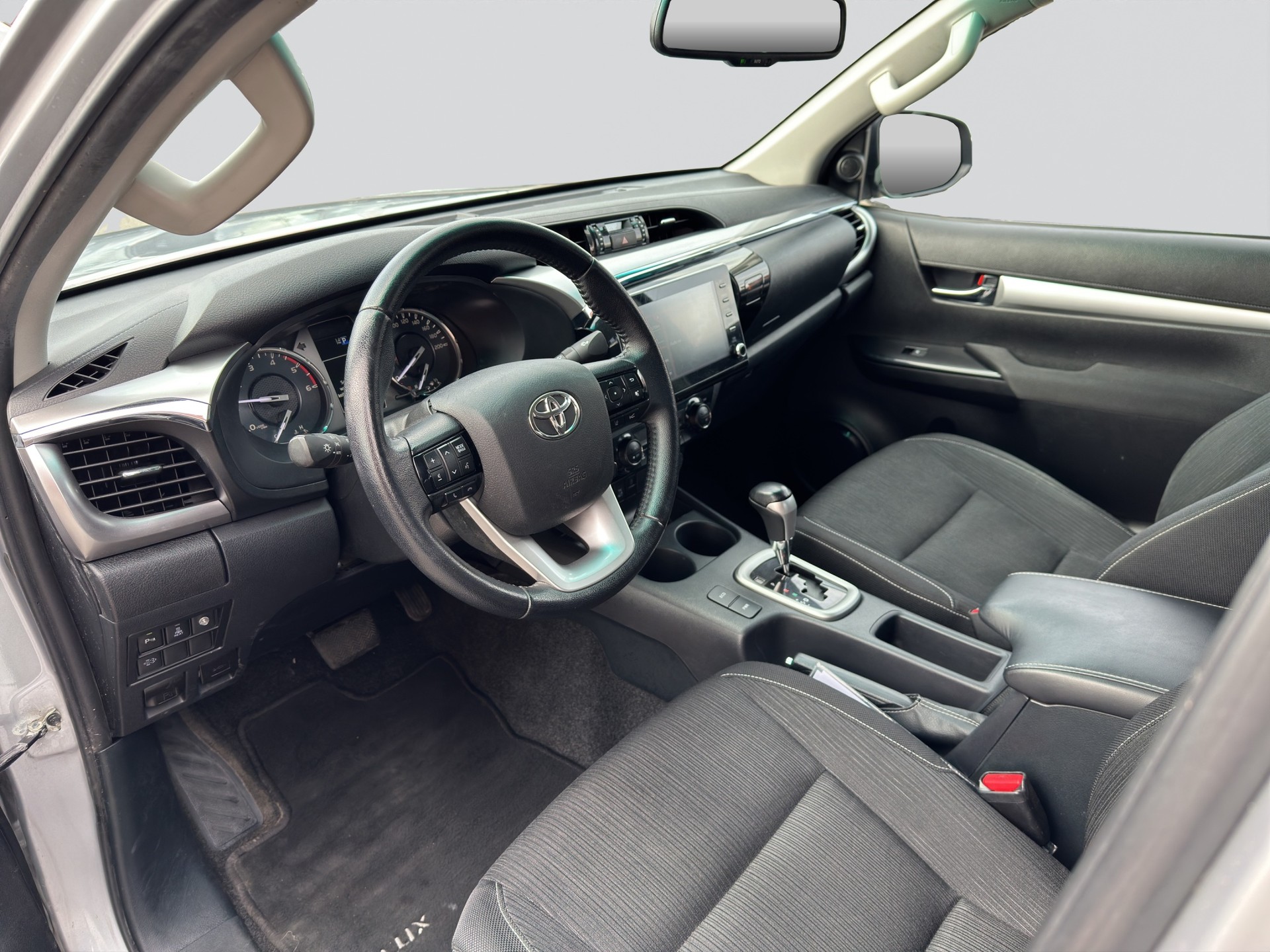 TOYOTA Hilux 2.8D-4D Double Cab Duty 4x4 A-image-7