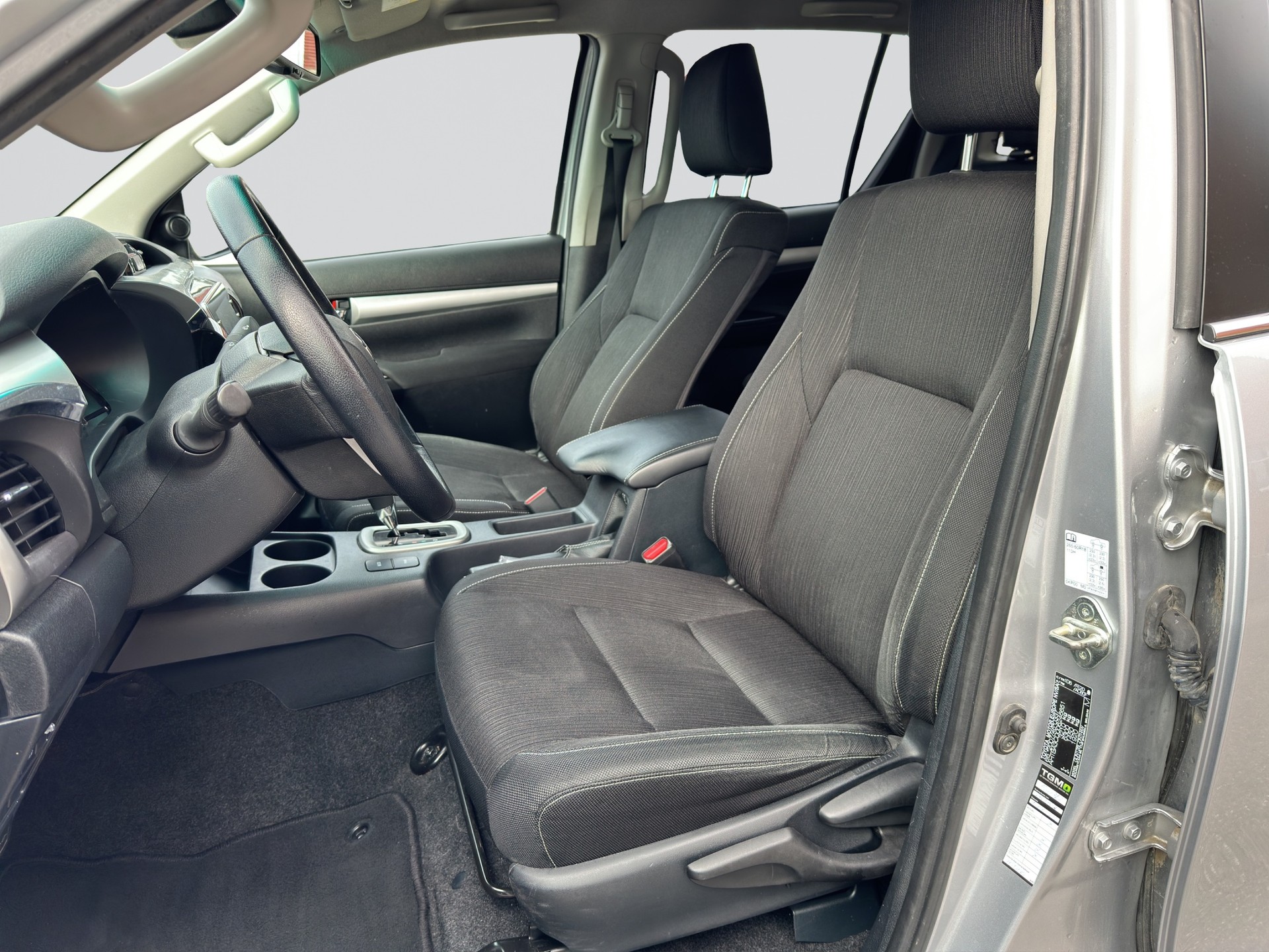 TOYOTA Hilux 2.8D-4D Double Cab Duty 4x4 A-image-6