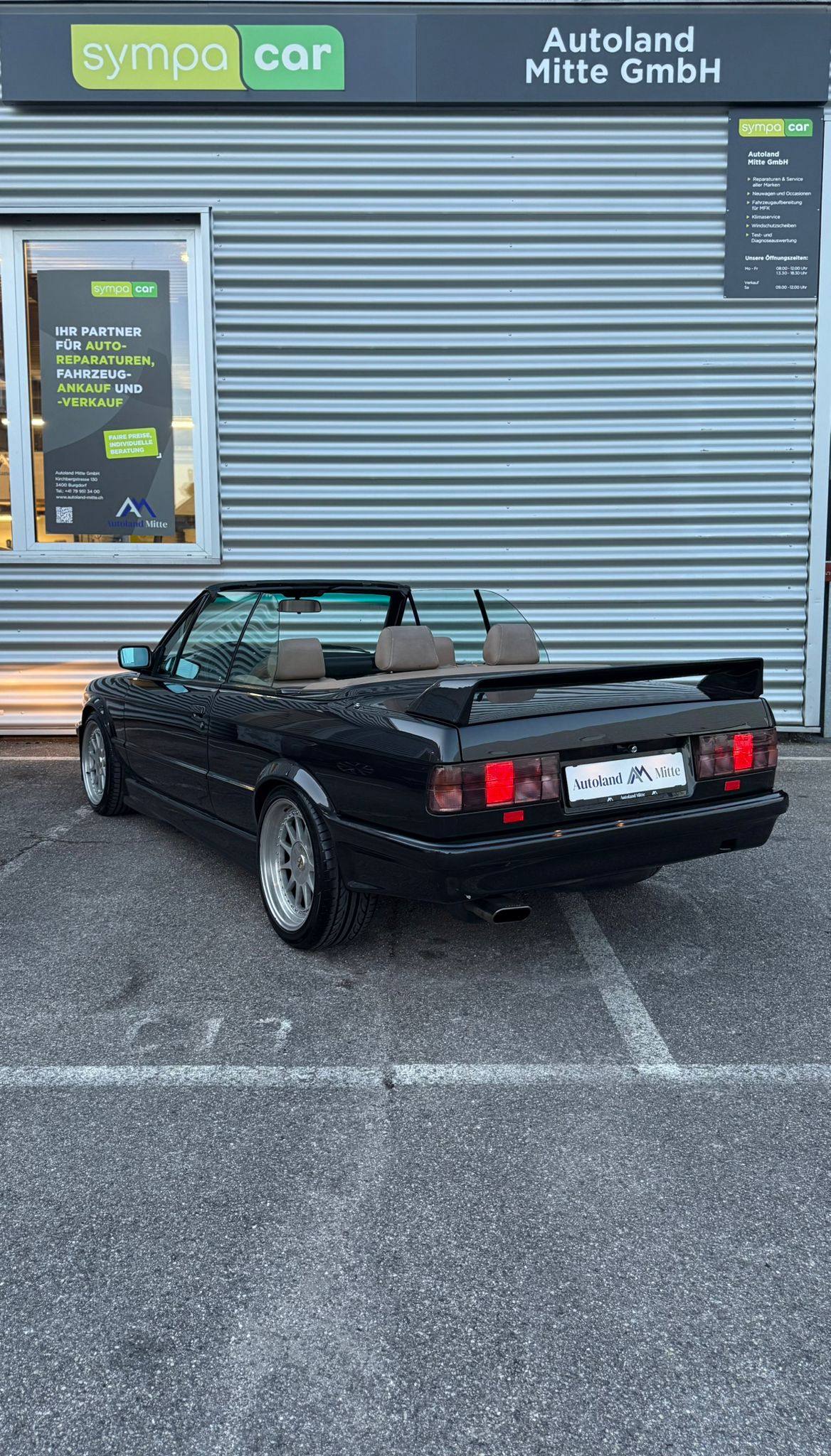 BMW 320i Cabrio-image-4