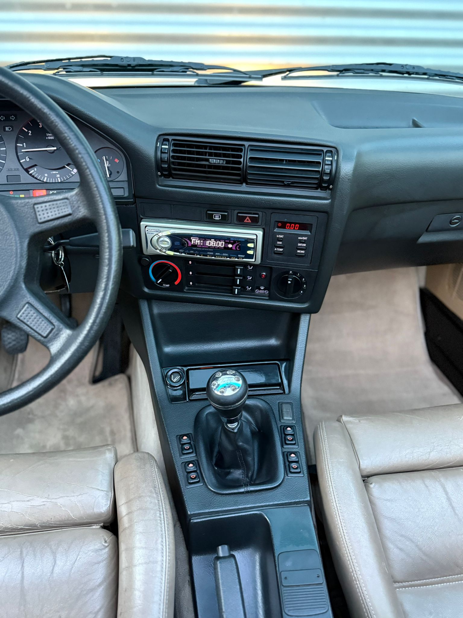 BMW 320i Cabrio-image-9