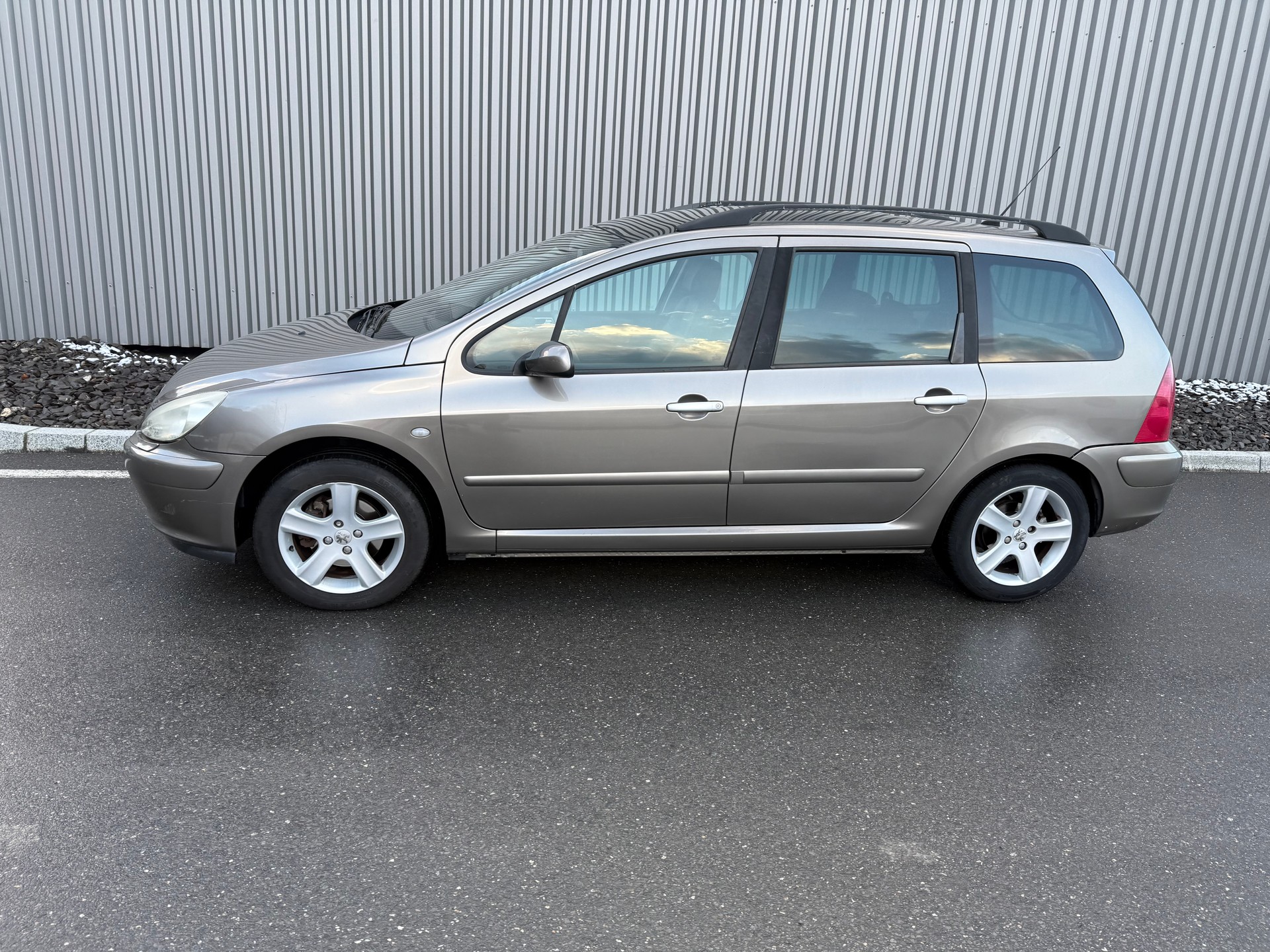 PEUGEOT 307 SW 2.0 16V Premium AUTOMATIQUE-showroom-element-1