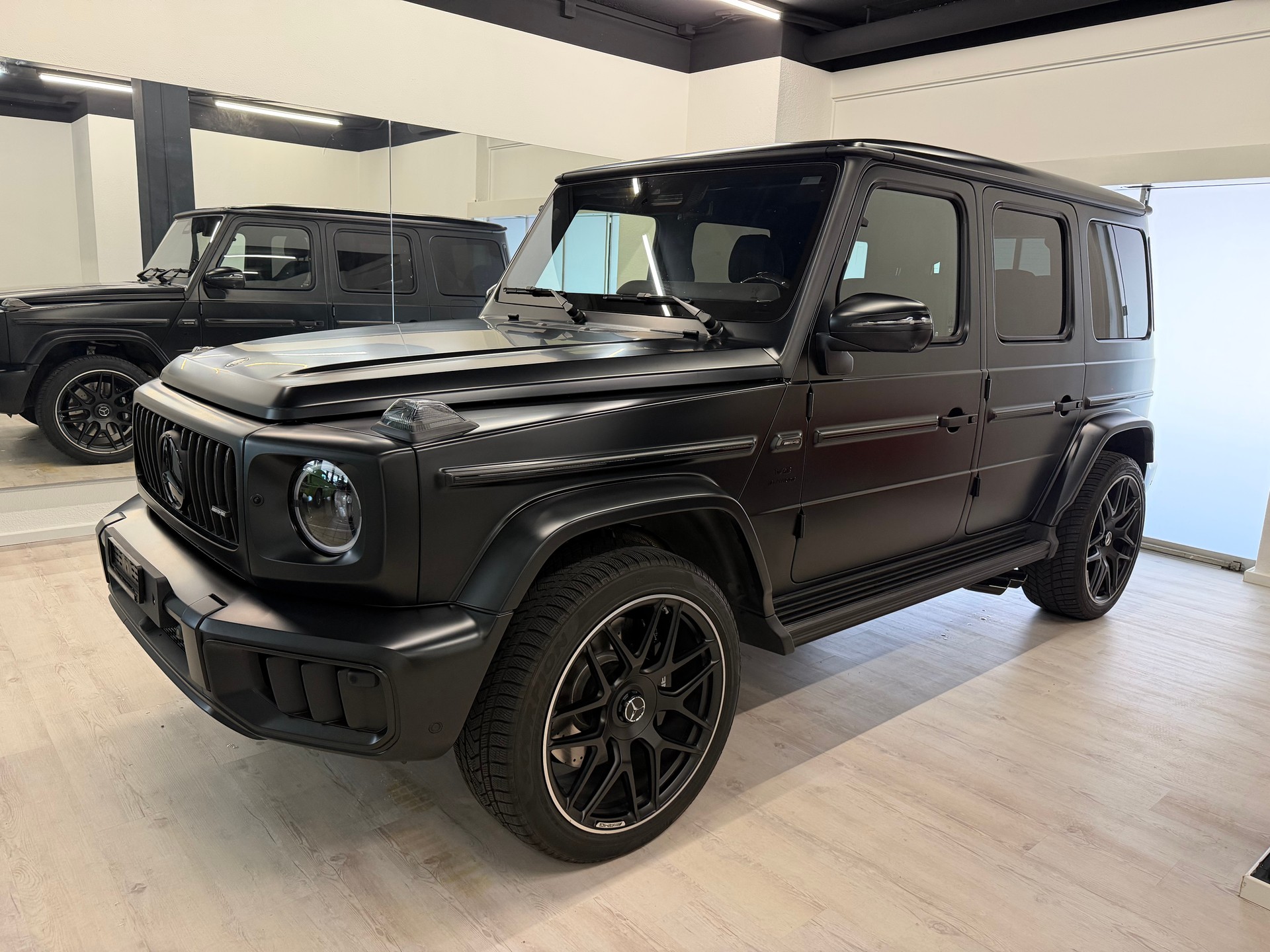 MERCEDES-BENZ G 63 AMG 9G-Tronic-showroom-element-1