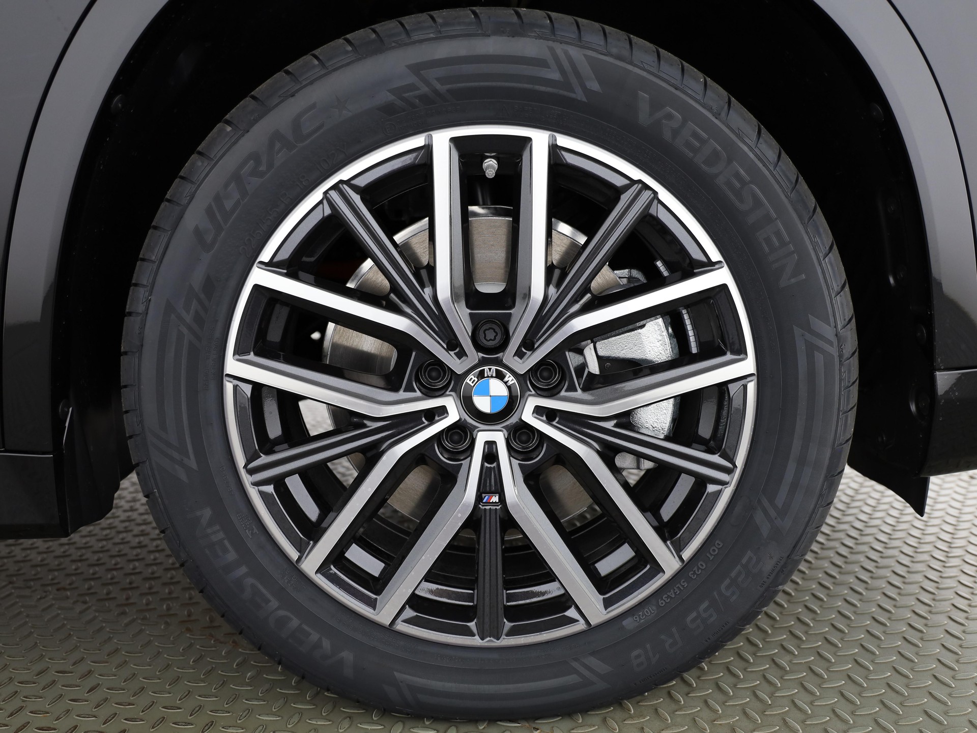 BMW iX1 30 xDrive-image-6