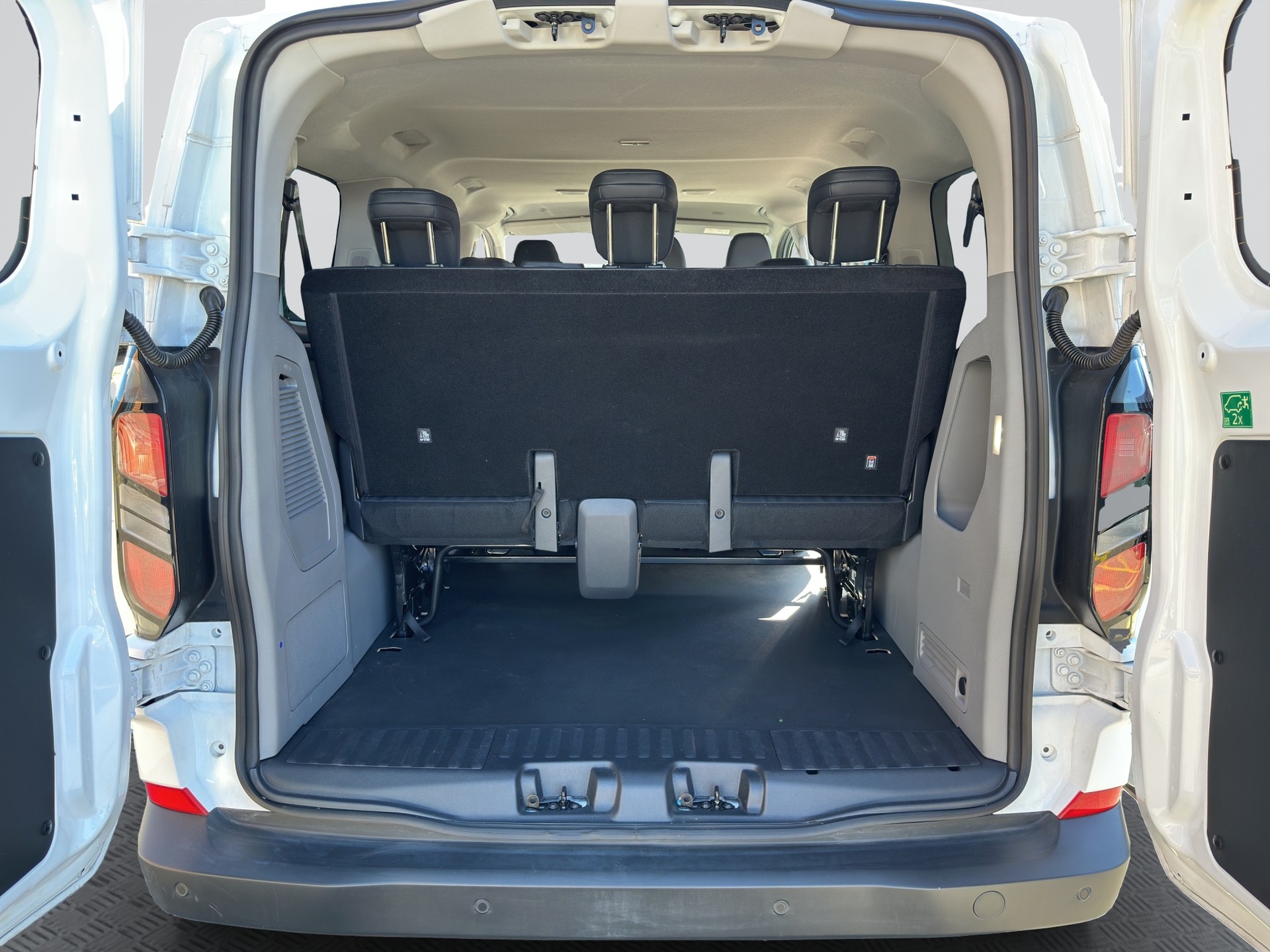 FORD Transit Custom Combi 9Pl. 320 L1H1 Trend Automat-image-8