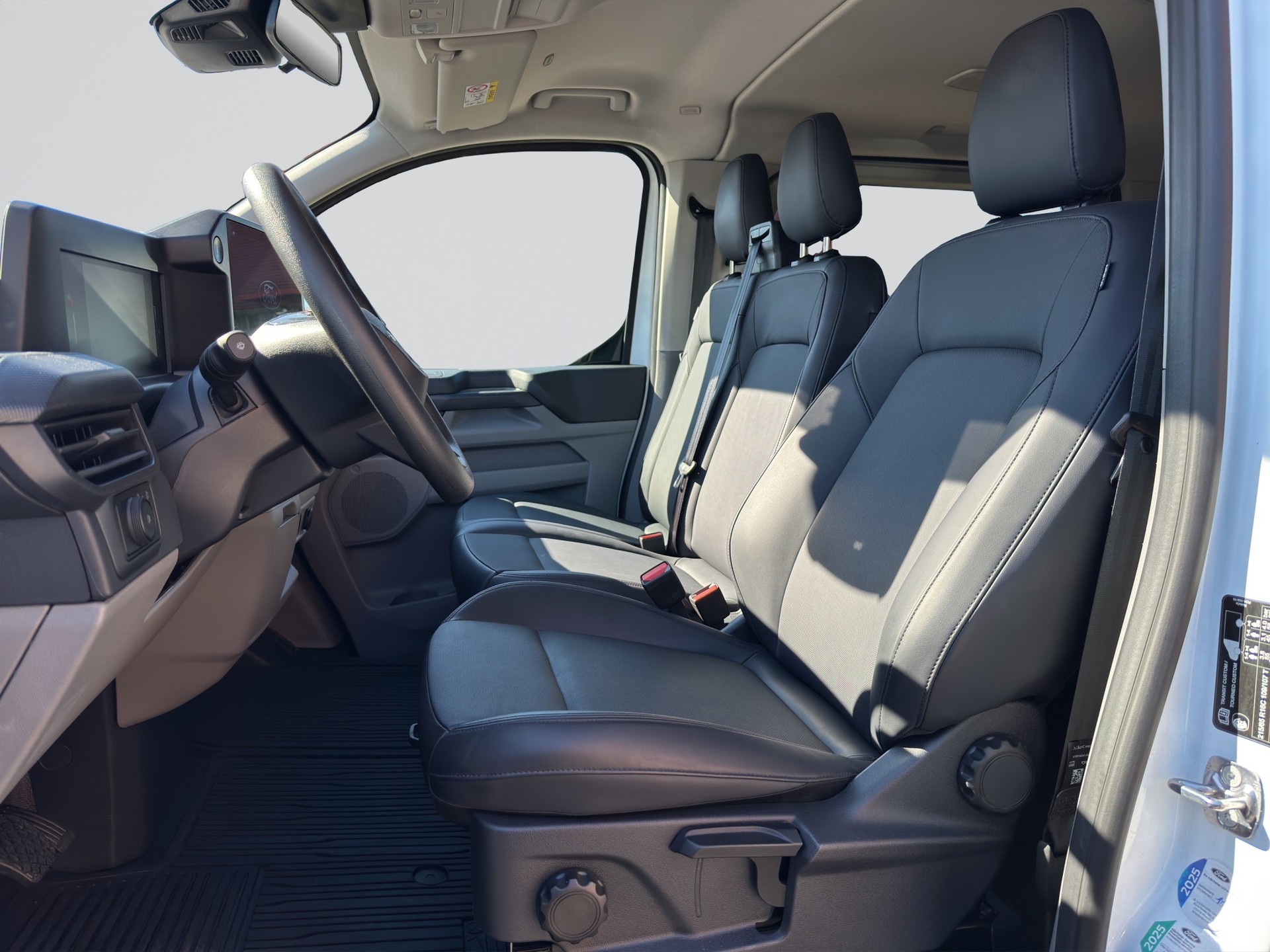 FORD Transit Custom Combi 9Pl. 320 L1H1 Trend Automat-image-5