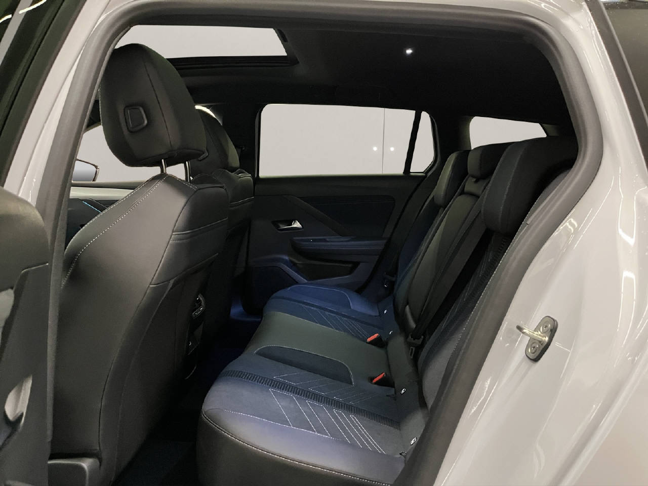 OPEL Astra-e Sports Tourer Ultimate-image-10