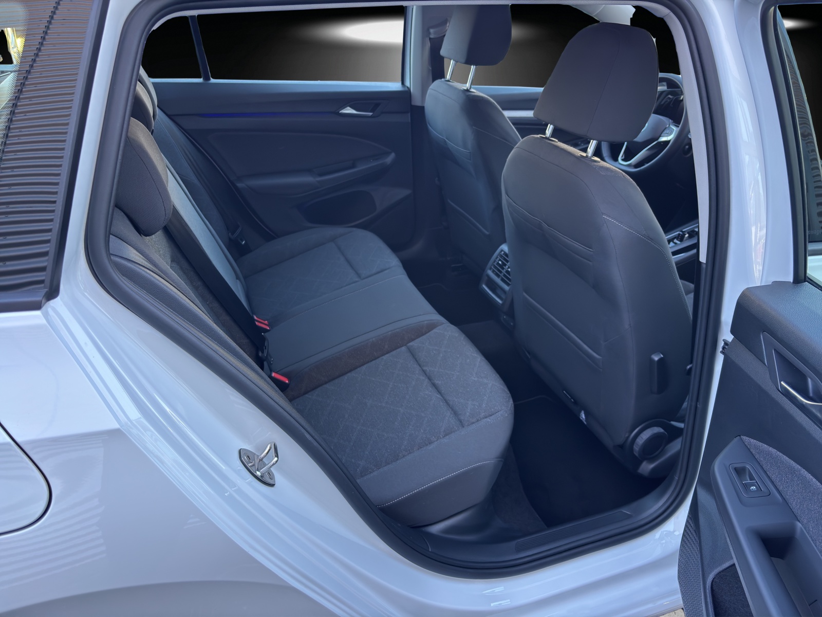 VW Golf Variant 1.0 eTSI mHEV Life DSG-image-7