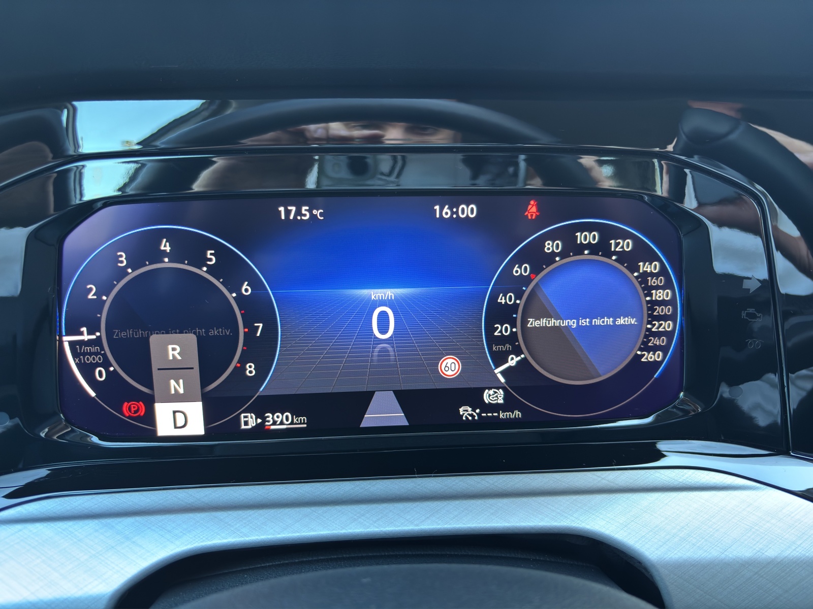 VW Golf Variant 1.0 eTSI mHEV Life DSG-image-12
