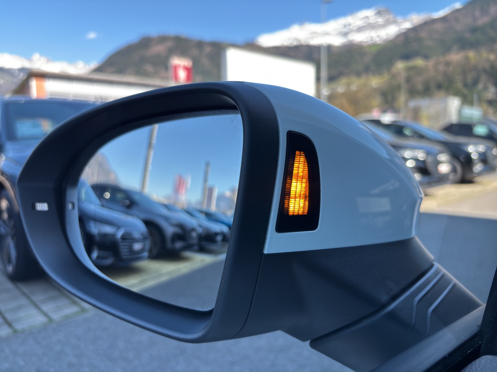 VW Golf Variant 1.0 eTSI mHEV Life DSG-image-13