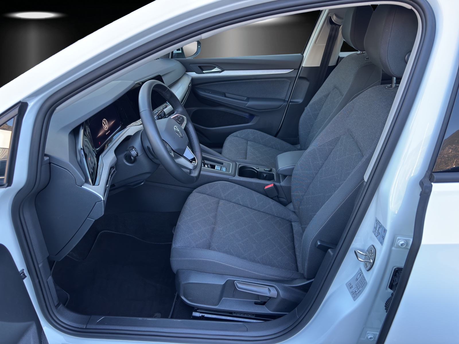 VW Golf Variant 1.0 eTSI mHEV Life DSG-image-9