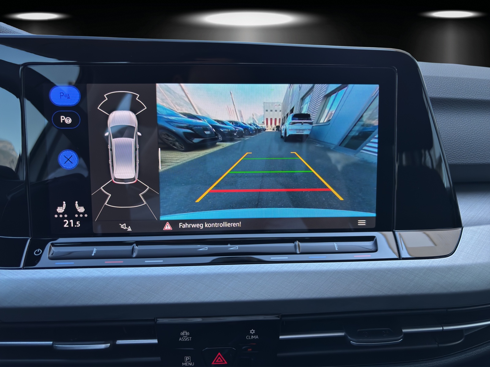 VW Golf Variant 1.0 eTSI mHEV Life DSG-image-11
