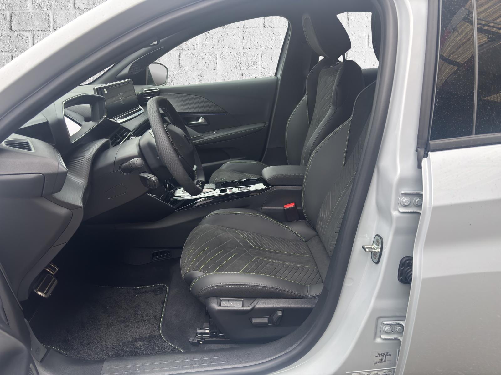 PEUGEOT 208 1.2 Hybrid 145 GT-image-8
