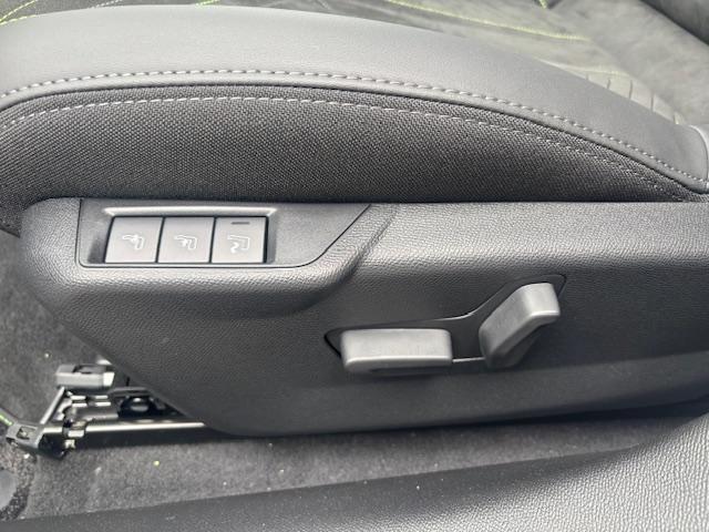 PEUGEOT 208 1.2 Hybrid 145 GT-image-13