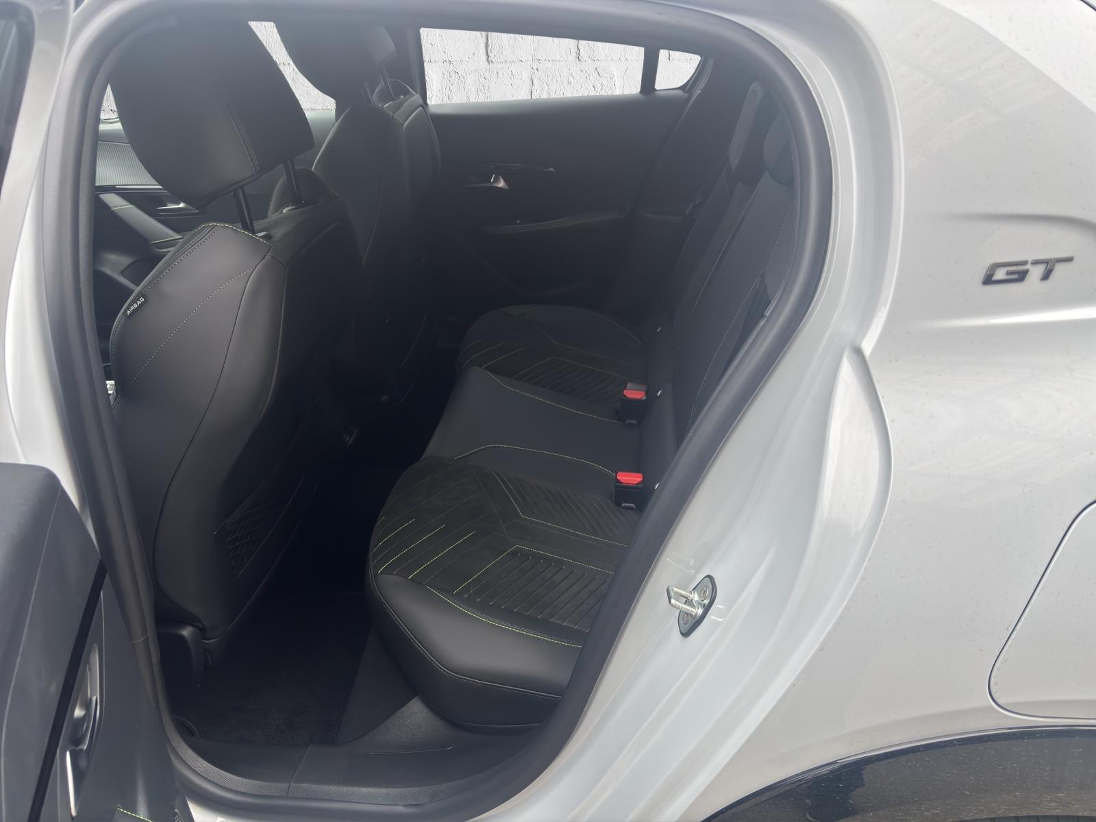 PEUGEOT 208 1.2 Hybrid 145 GT-image-9
