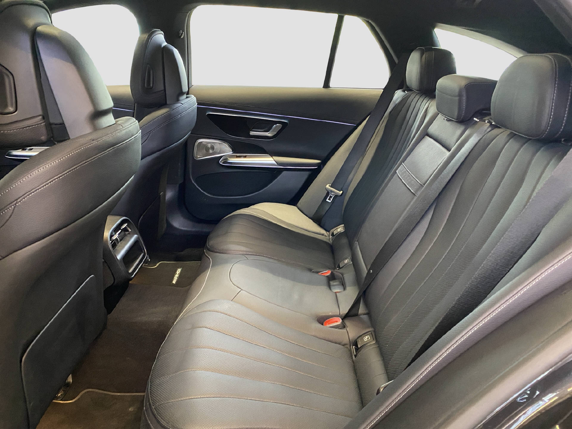 MERCEDES-BENZ E 200 AMG Line 4MATIC-image-13