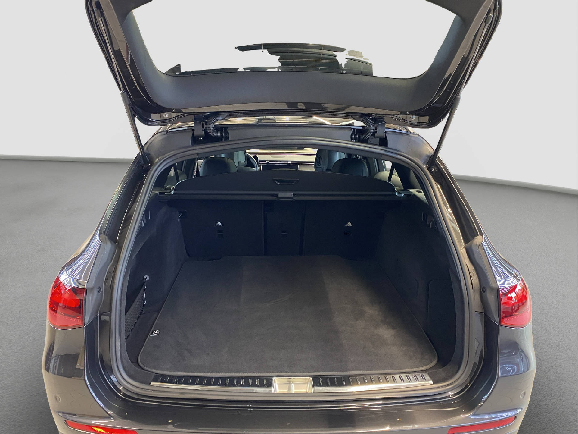 MERCEDES-BENZ E 200 AMG Line 4MATIC-image-14