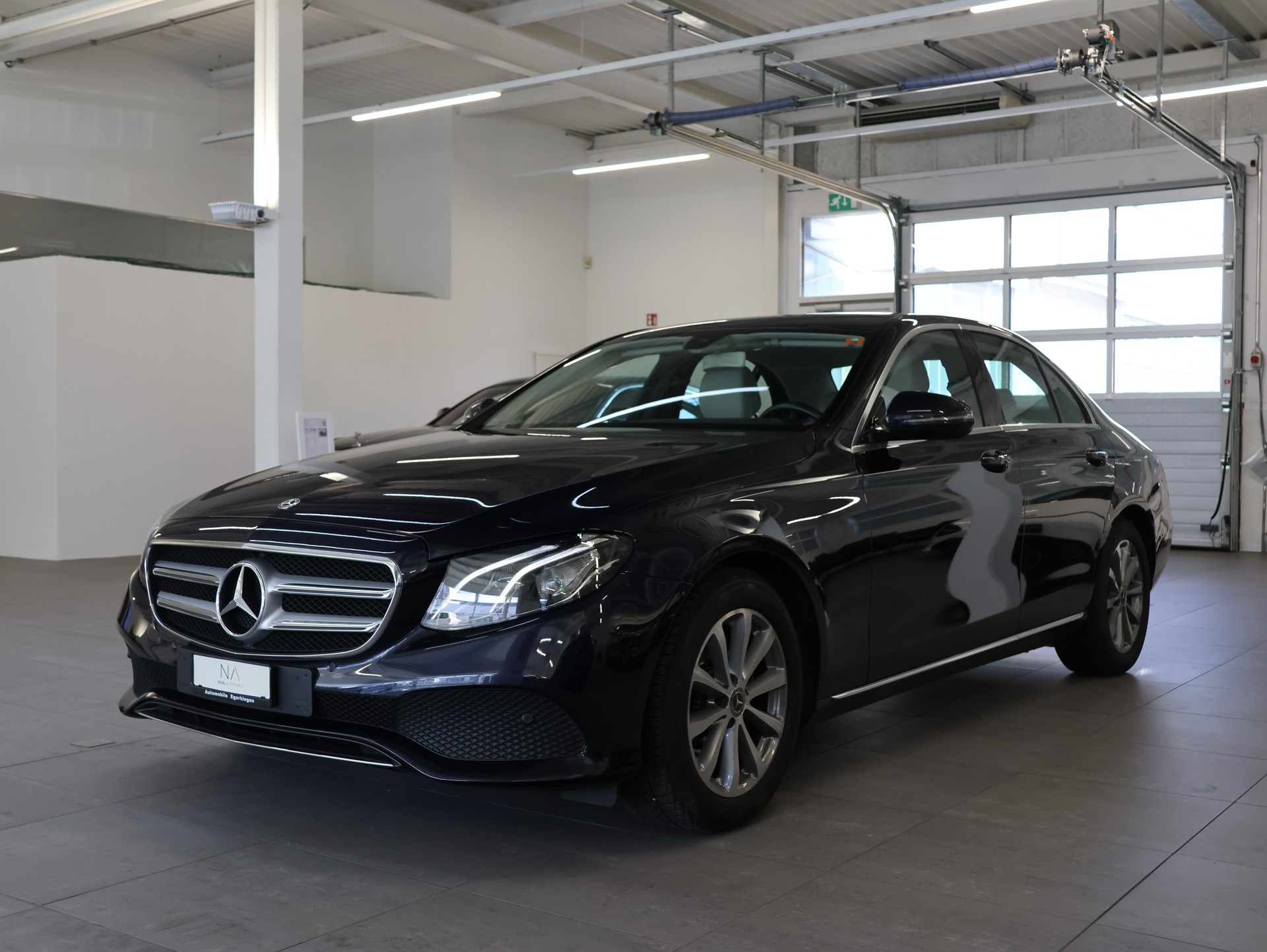 MERCEDES-BENZ E 220 d AMG Line 4Matic 9G-Tronic *Rückfahrkamera* *MultiColor* *Sitzheizung*-image-3