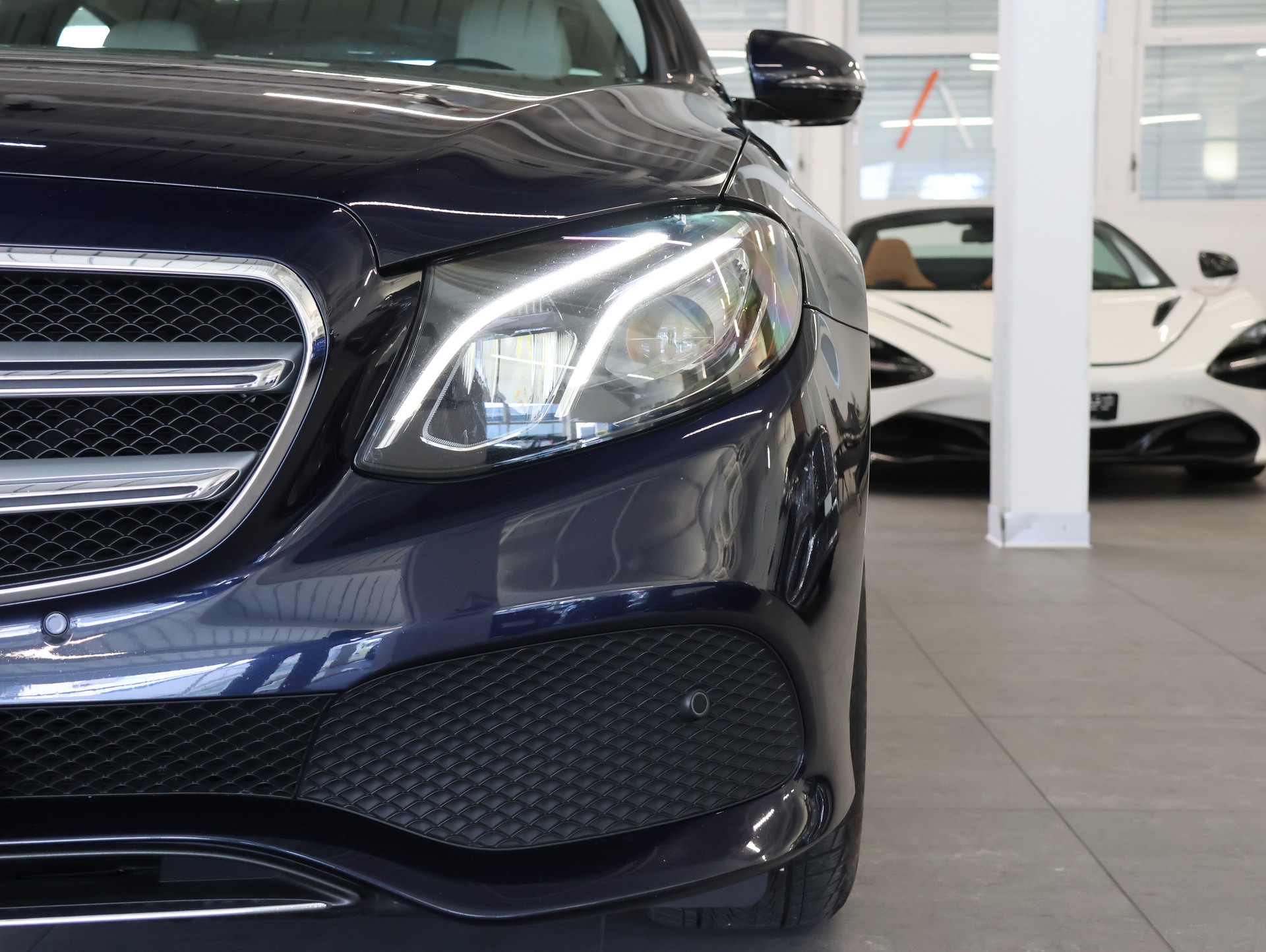 MERCEDES-BENZ E 220 d AMG Line 4Matic 9G-Tronic *Rückfahrkamera* *MultiColor* *Sitzheizung*-image-7
