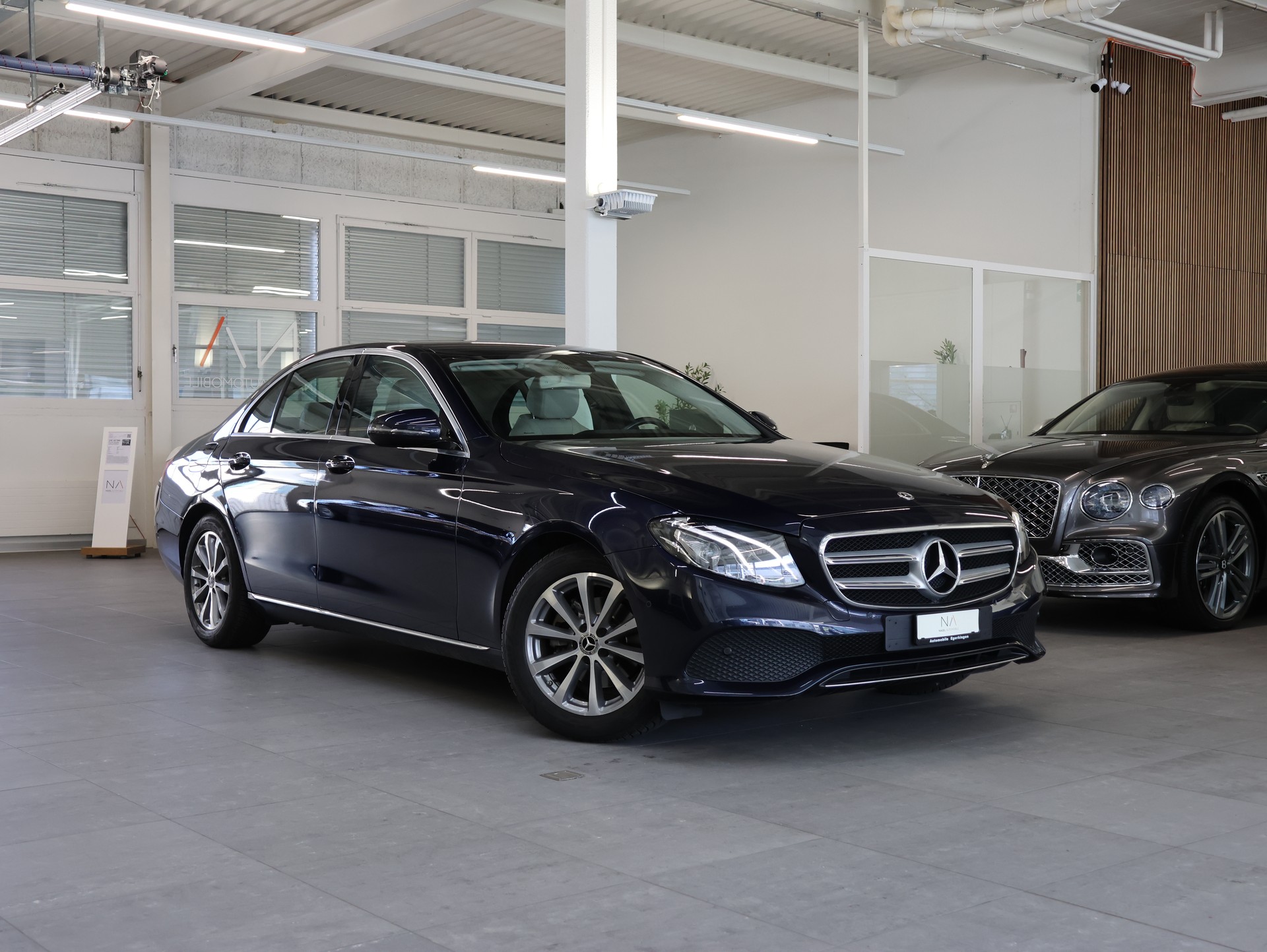 MERCEDES-BENZ E 220 d AMG Line 4Matic 9G-Tronic *Rückfahrkamera* *MultiColor* *Sitzheizung*-image-0