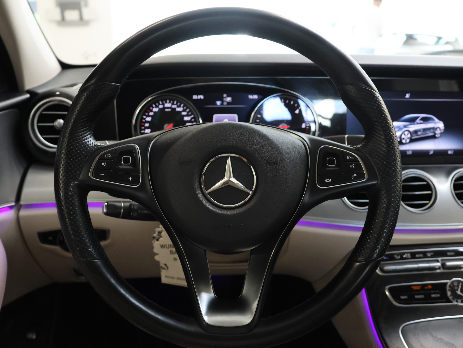 MERCEDES-BENZ E 220 d AMG Line 4Matic 9G-Tronic *Rückfahrkamera* *MultiColor* *Sitzheizung*-image-13