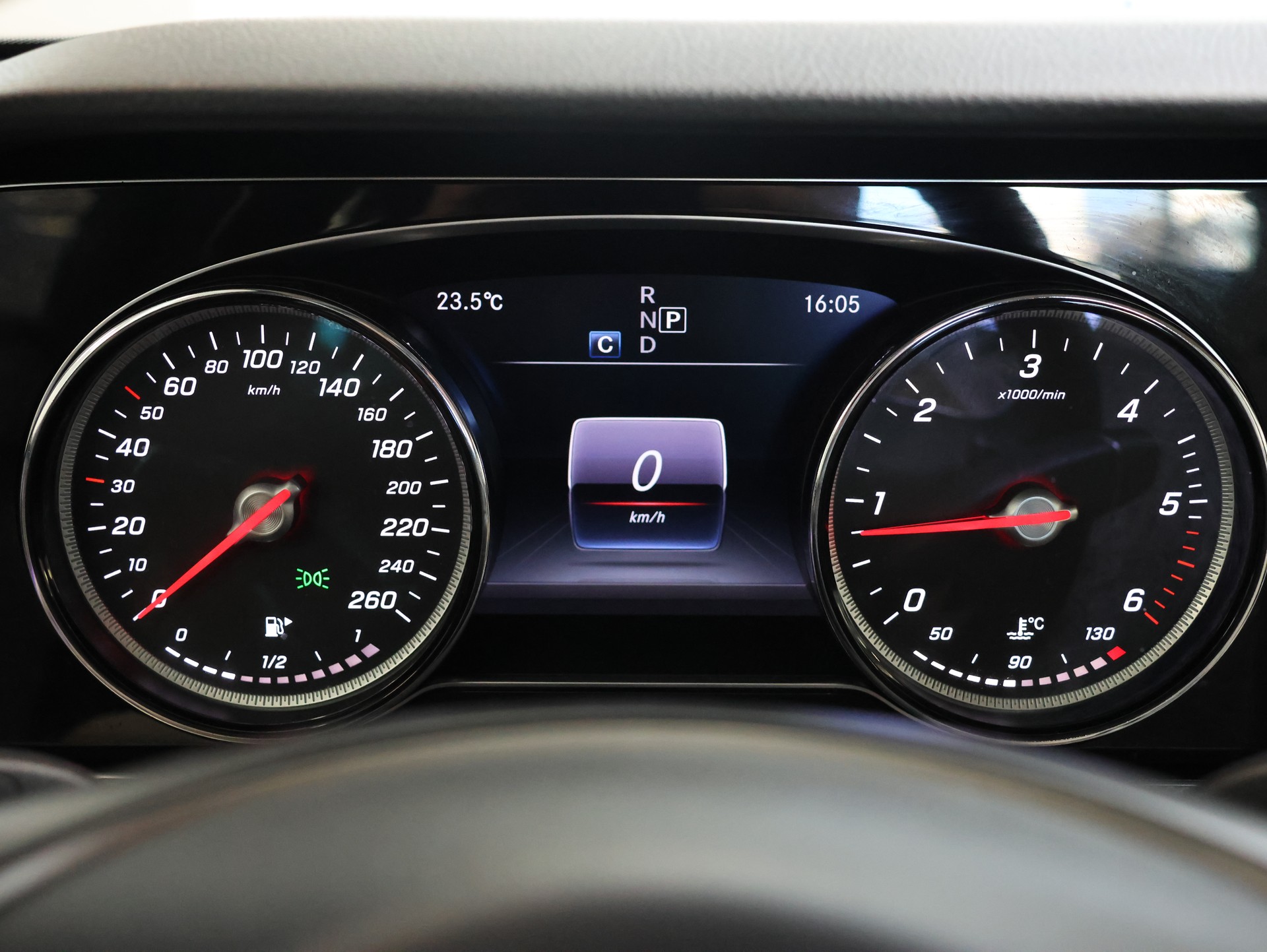 MERCEDES-BENZ E 220 d AMG Line 4Matic 9G-Tronic *Rückfahrkamera* *MultiColor* *Sitzheizung*-image-14