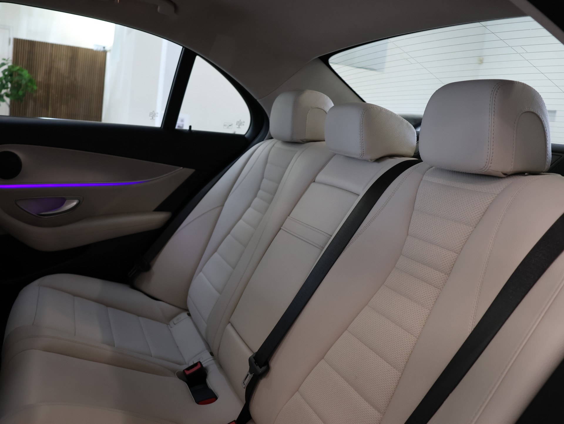 MERCEDES-BENZ E 220 d AMG Line 4Matic 9G-Tronic *Rückfahrkamera* *MultiColor* *Sitzheizung*-image-22