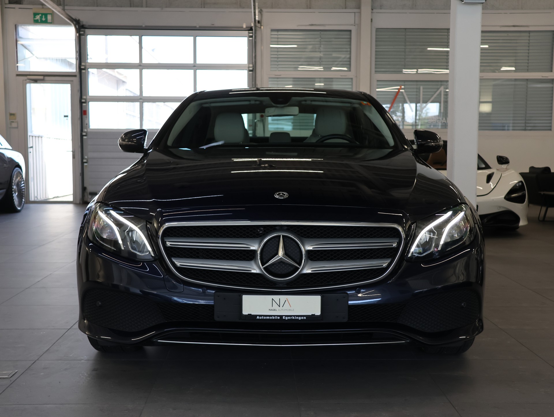 MERCEDES-BENZ E 220 d AMG Line 4Matic 9G-Tronic *Rückfahrkamera* *MultiColor* *Sitzheizung*-image-2