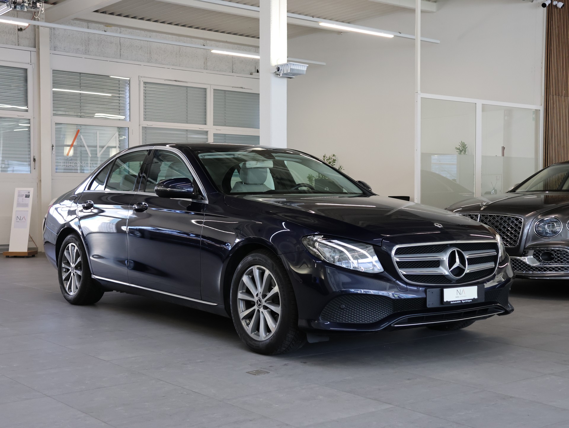 MERCEDES-BENZ E 220 d AMG Line 4Matic 9G-Tronic *Rückfahrkamera* *MultiColor* *Sitzheizung*-image-1