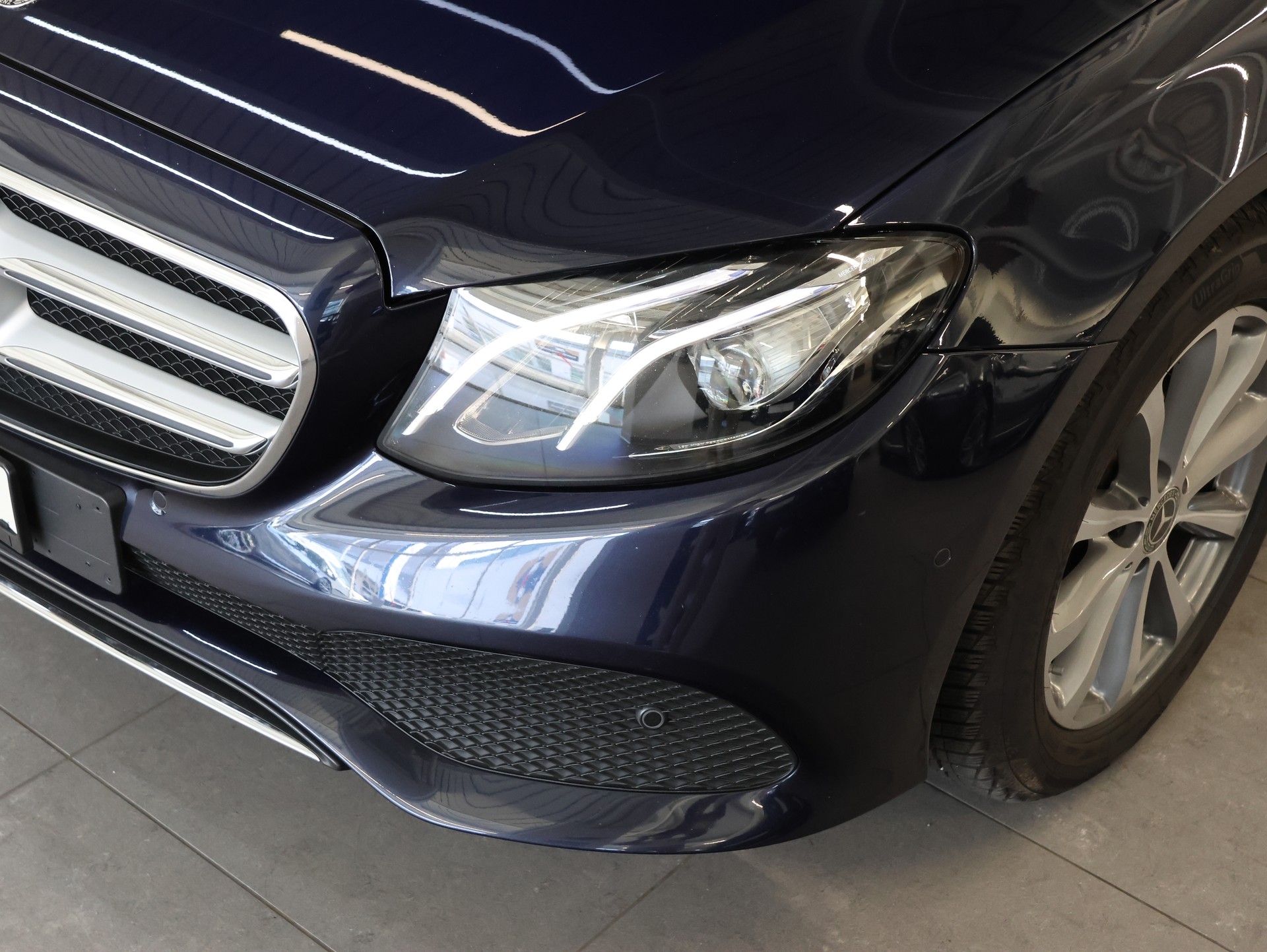 MERCEDES-BENZ E 220 d AMG Line 4Matic 9G-Tronic *Rückfahrkamera* *MultiColor* *Sitzheizung*-image-8