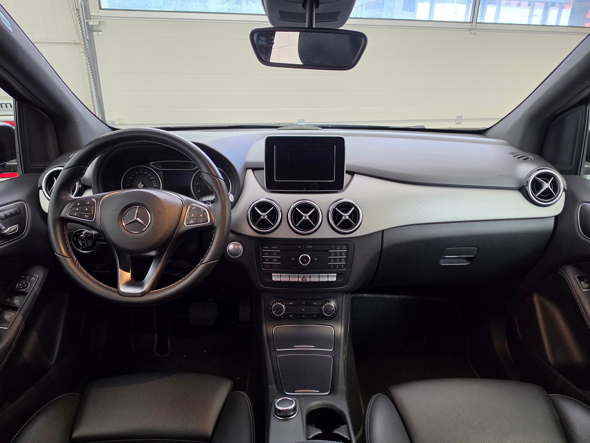 MERCEDES-BENZ B 180 Urban 7G-DCT-image-5
