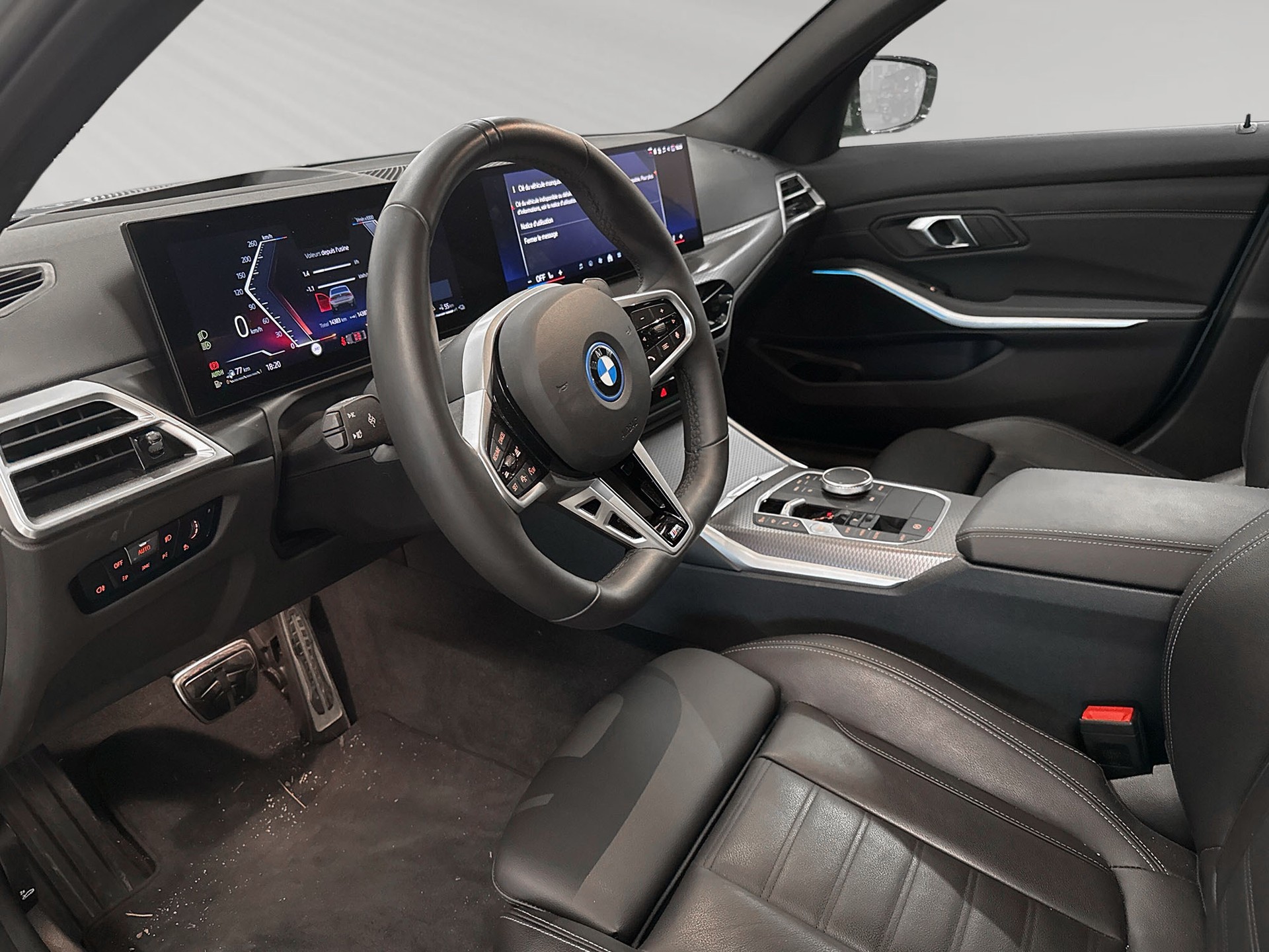 BMW 330e x Drive Berline Steptronic M Sport-image-3