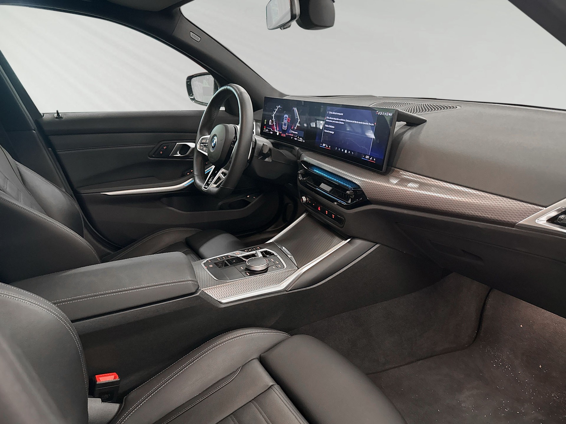 BMW 330e x Drive Berline Steptronic M Sport-image-4