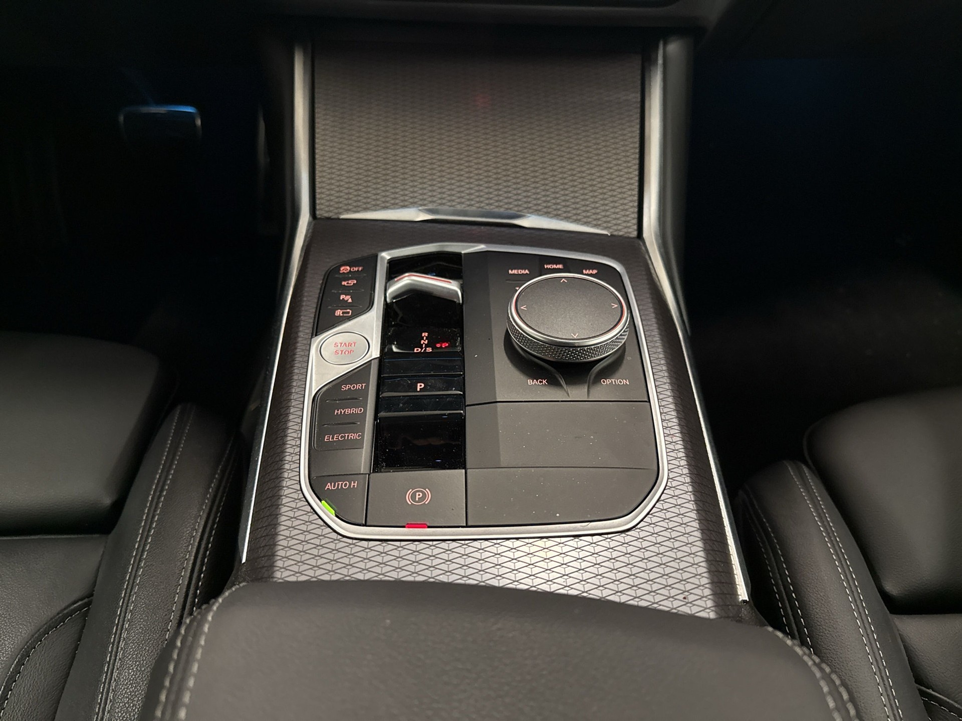 BMW 330e x Drive Berline Steptronic M Sport-image-12