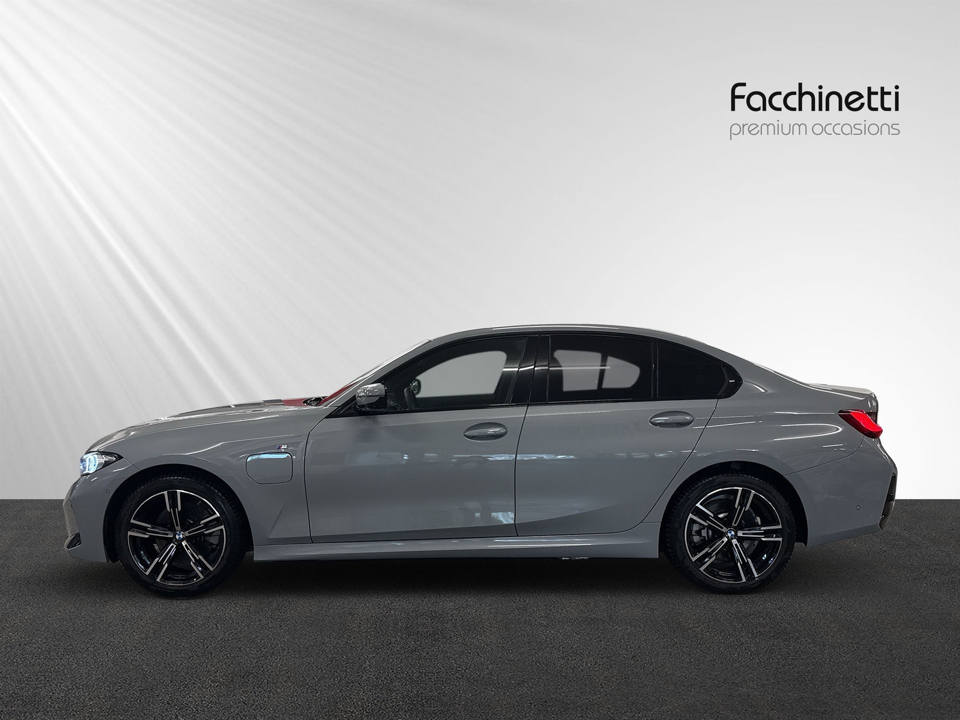 BMW 330e x Drive Berline Steptronic M Sport-image-1