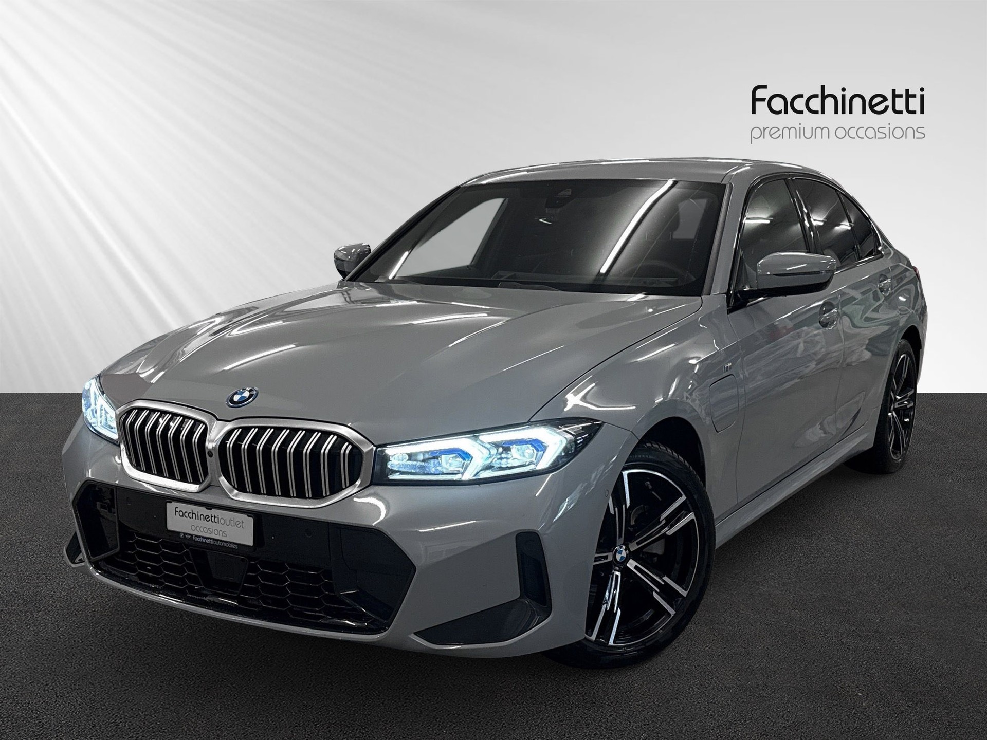 BMW 330e x Drive Berline Steptronic M Sport-image-0