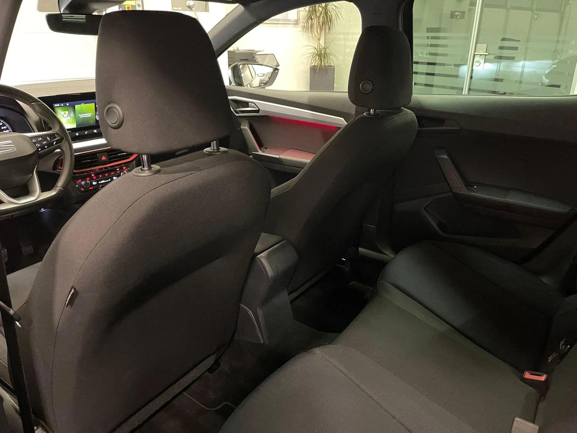 SEAT Ibiza 1.0 TSI 110 FR DSG-image-10