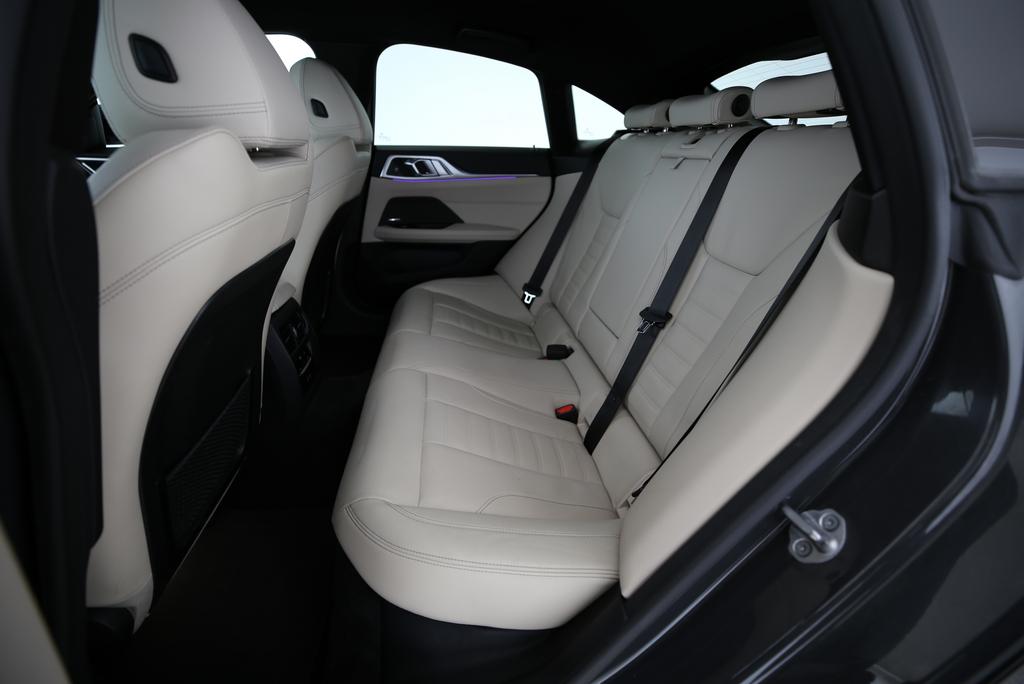 BMW M440i xDrive Gran Coupé-image-12