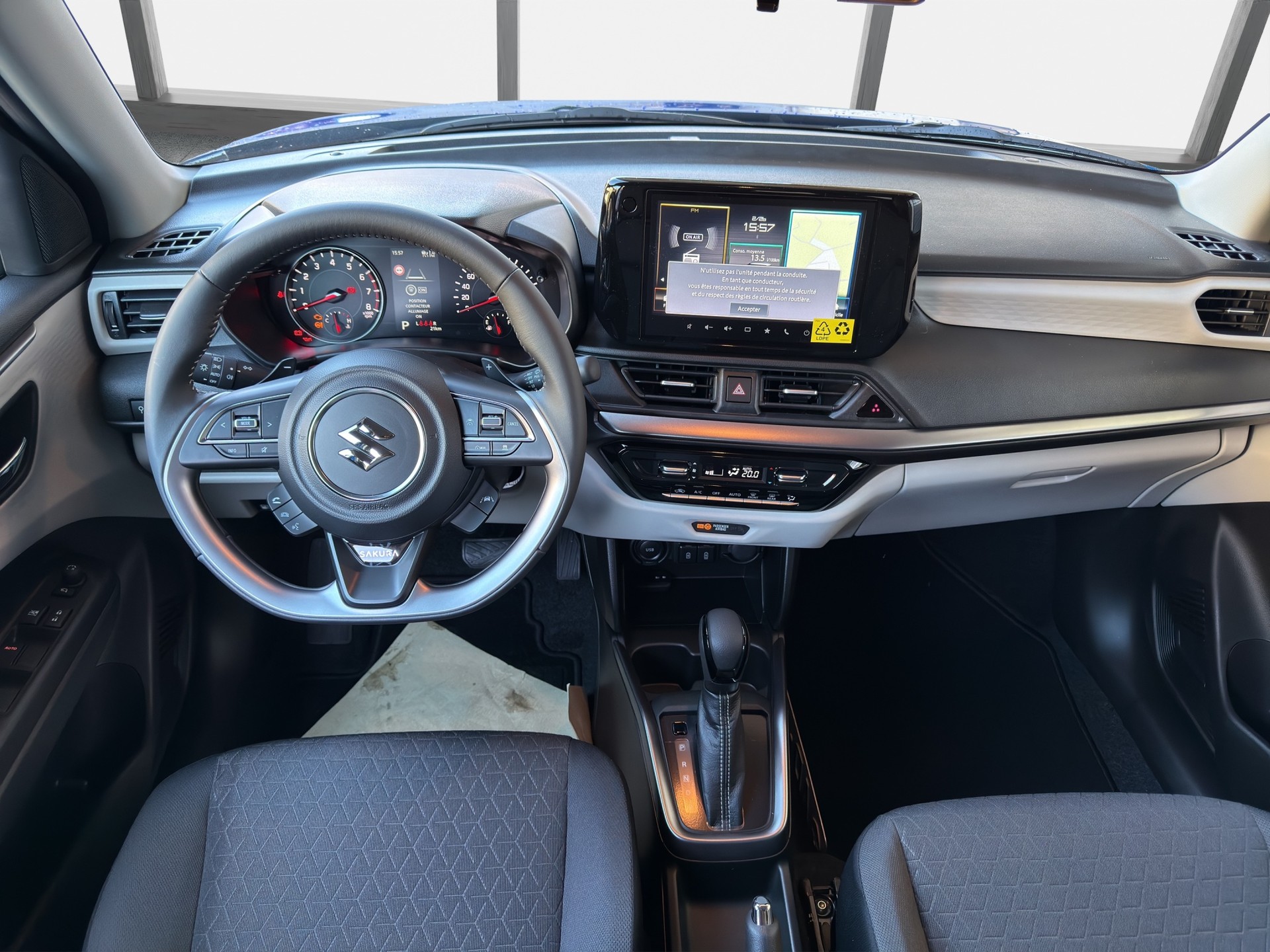 SUZUKI Swift 1.2 Sakura Top Hybrid 4x4-image-9