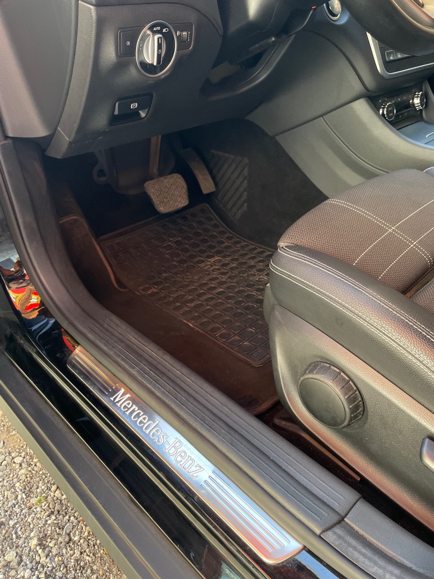 MERCEDES-BENZ GLA 250 Urban 4m-image-6