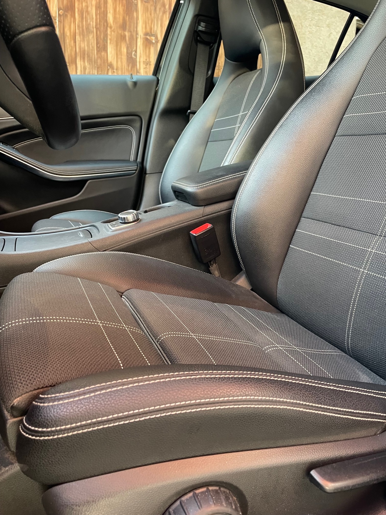 MERCEDES-BENZ GLA 250 Urban 4m-image-5