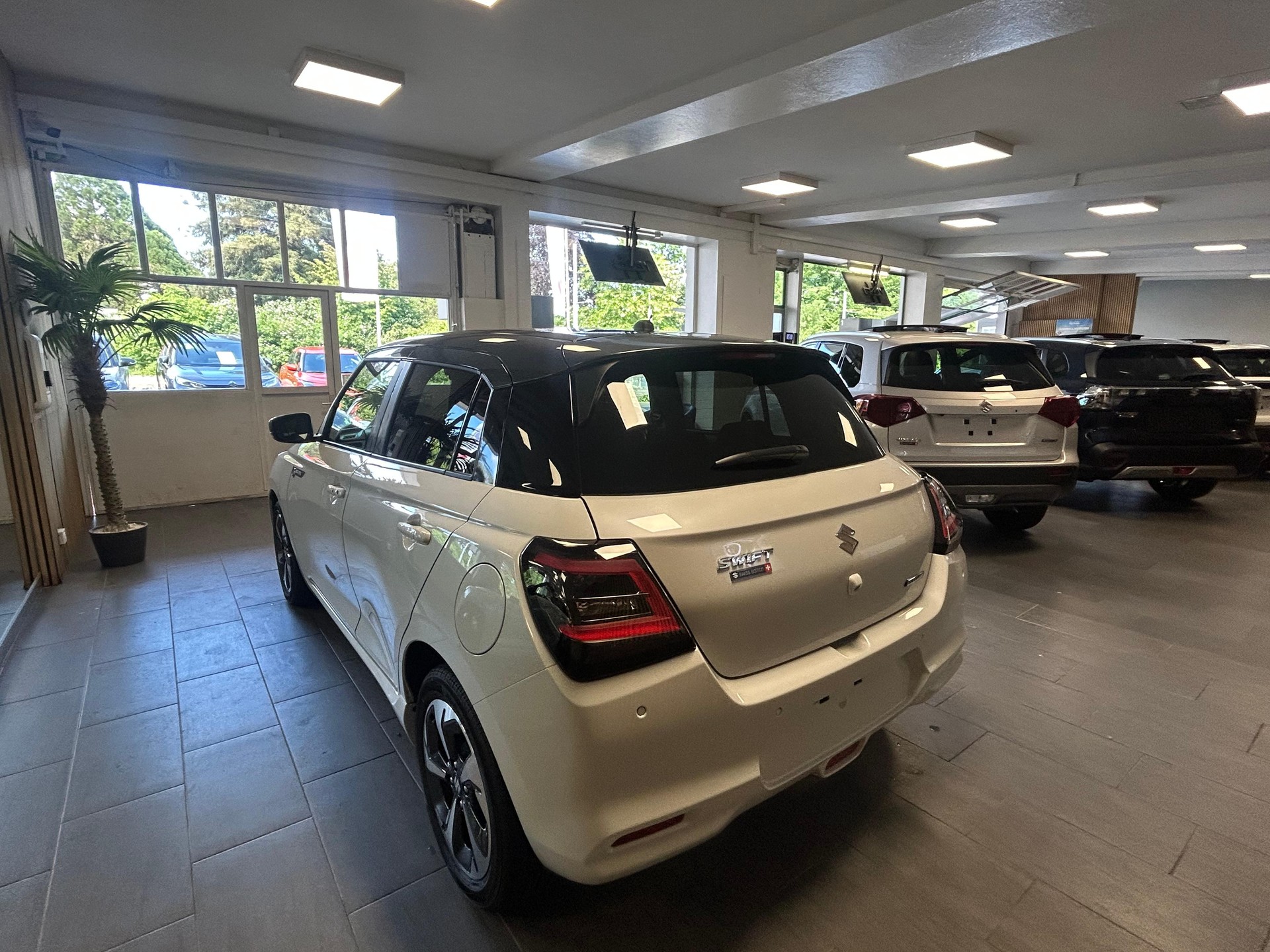 SUZUKI Swift 1.2 Sakura Top Hybrid-image-4